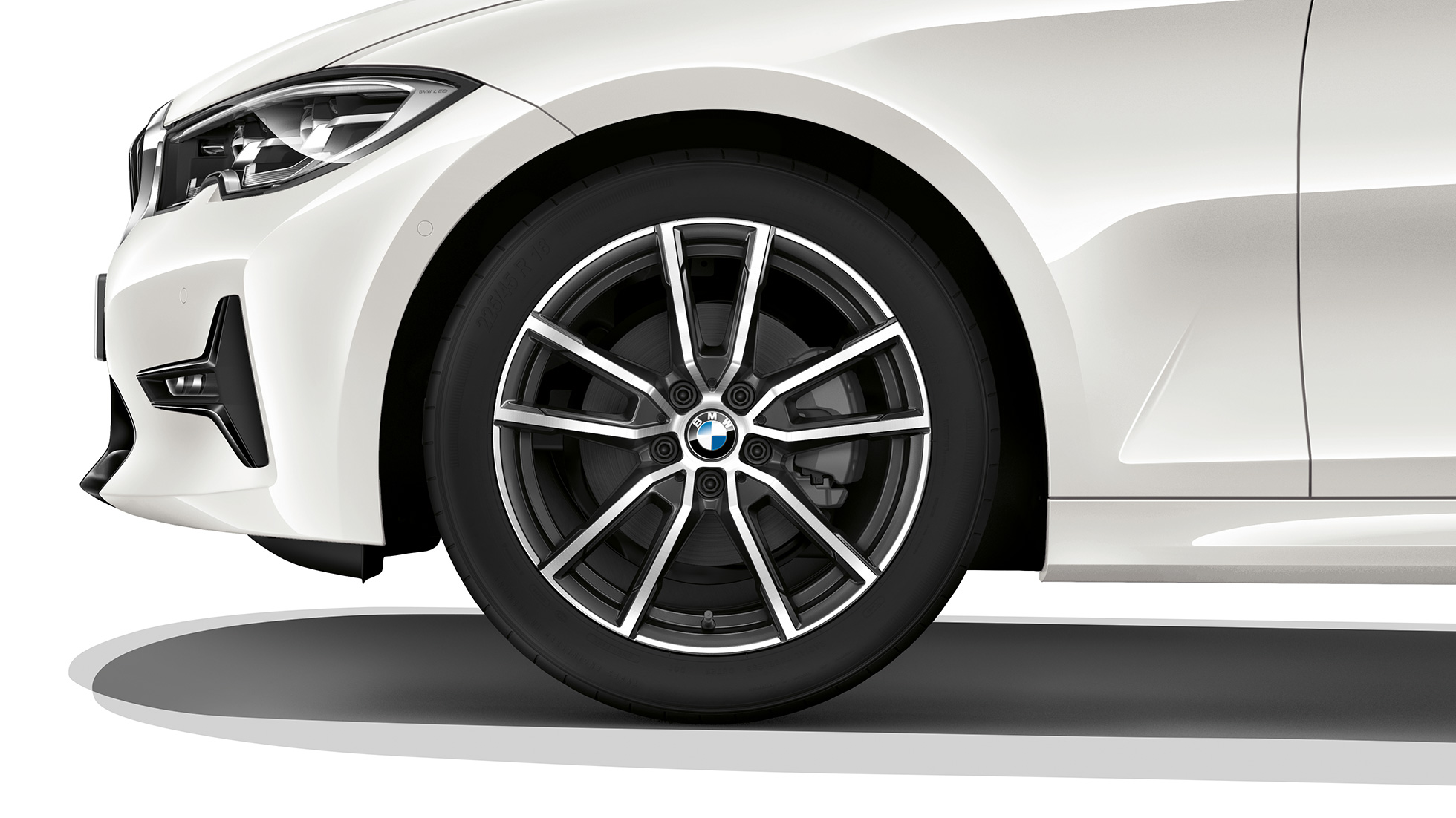 BMW Serie 3, Acabado Sport: llanta de aleación ligera G20 Detalle de llanta de aleación ligera del BMW Serie 3 con equipamiento del Acabado Sport G20.