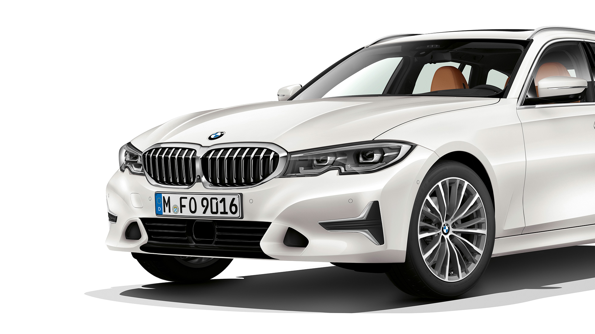 Acabado Luxury, imagen de tres cuartos del frontal. Nuevo BMW Serie 3 Touring, acabado Luxury, imagen de tres cuartos del frontal.
