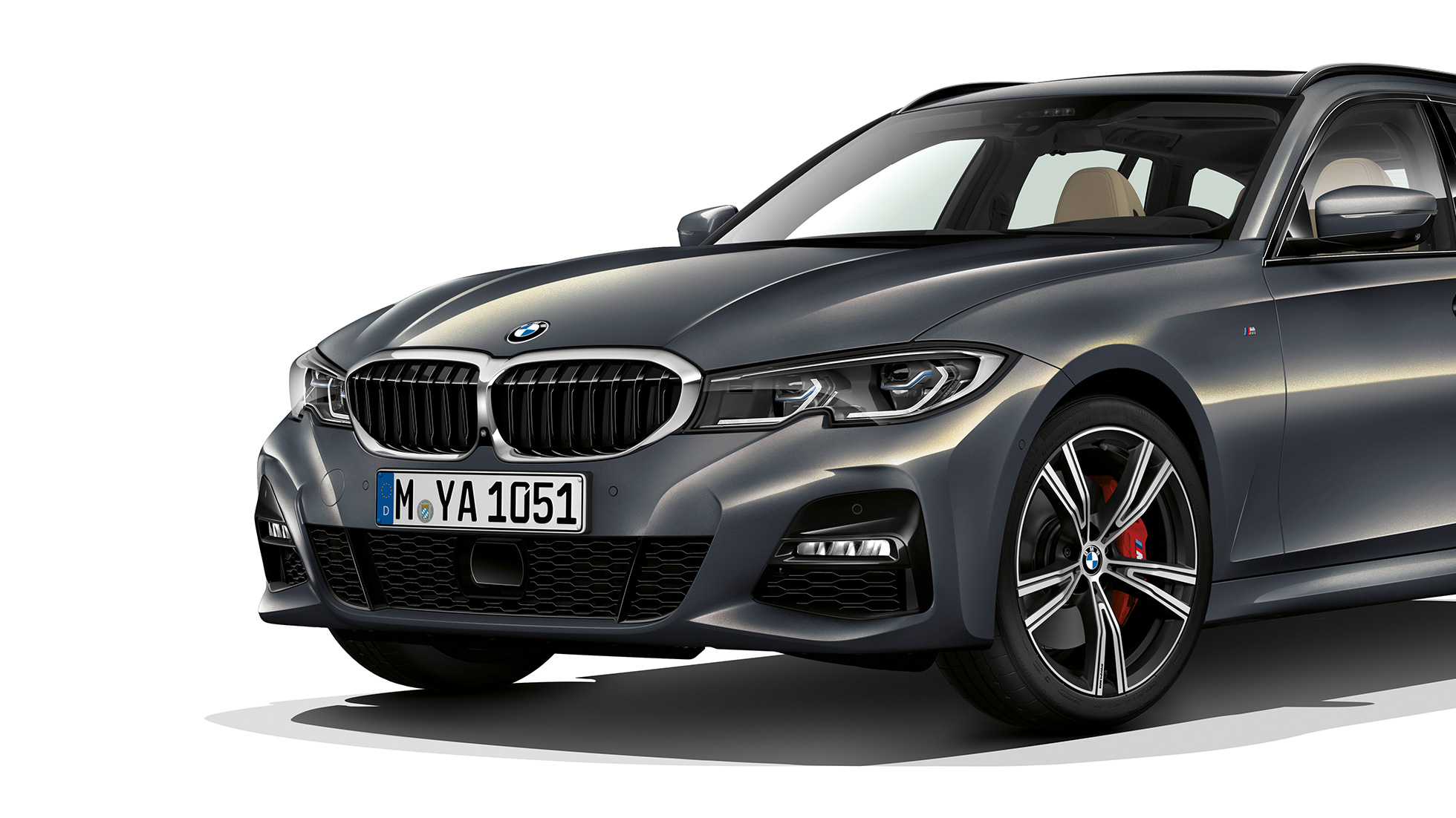 Acabado M Sport, imagen de tres cuartos del frontal. Nuevo BMW Serie 3 Touring, acabado M Sport, imagen de tres cuartos del frontal.
