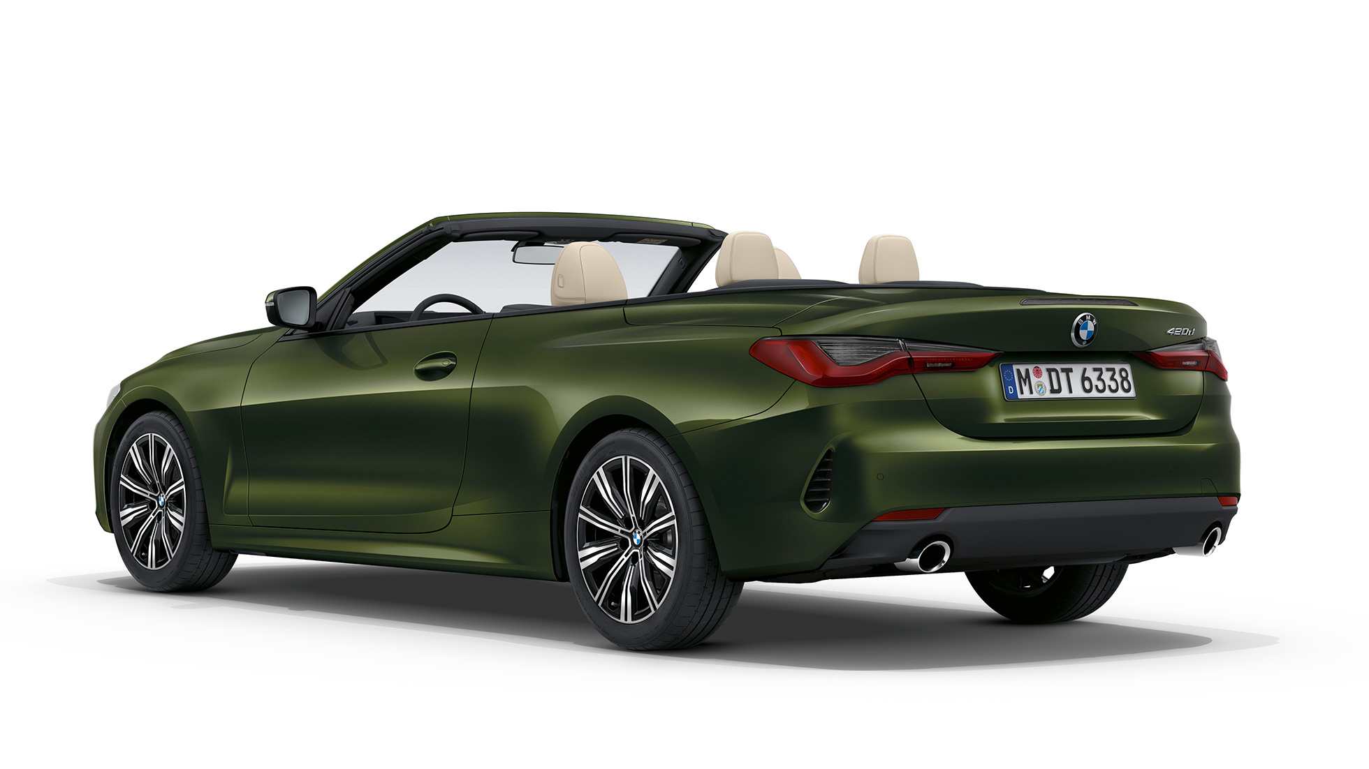 Zaga BMW Serie 4 Cabrio, equipamiento de serie G23 2020 BMW Serie 4 Cabrio G23 2020, equipamiento de serie, Sanremo Green metalizado, vista de tres cuartos de la zaga