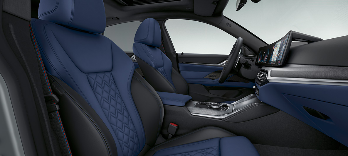 Equipamiento de cuero Merino Fjordblau/Schwarz BMW Serie 4 Gran Coupé G26 2021 G22 Interior Equipamiento de cuero ampliado Merino BMW Individual Fjordblau/Schwarz B BMW Serie 4 Gran Coupé G26 2021 Interior Puesto de conducción