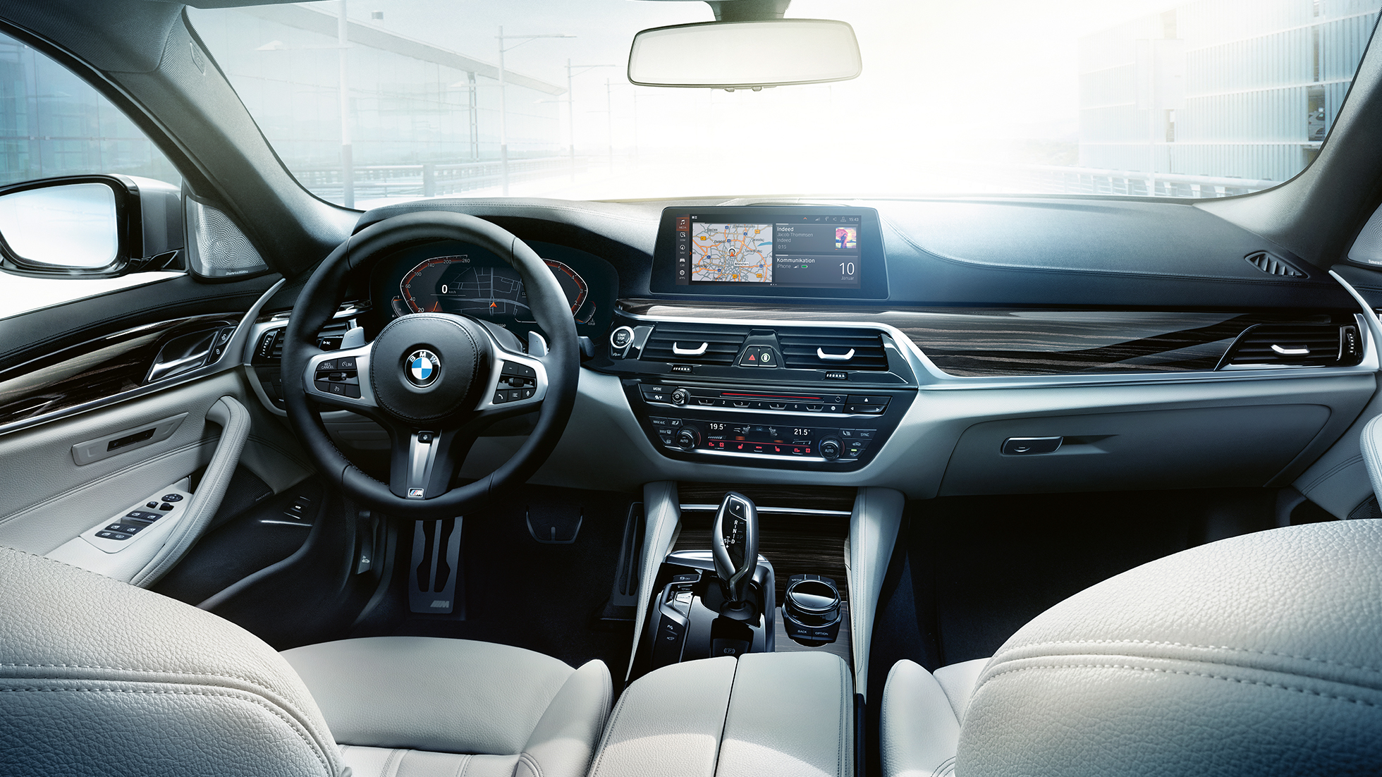 Volante BMW Serie 5 Volante interior, presentación del BMW Serie 5, BMW 540i Berlina G30 Bluestone metalizado, interior