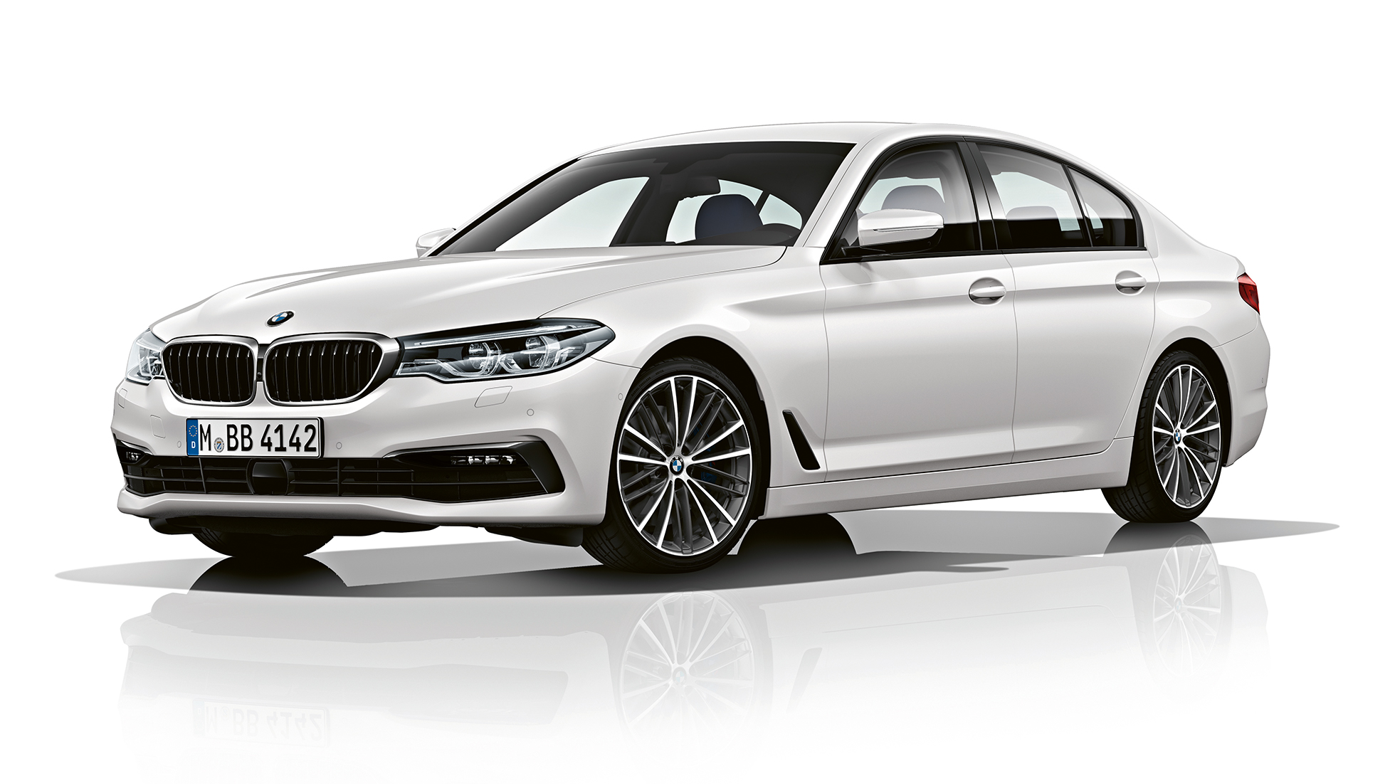 Línea Sport, vista de tres cuartos del frontal BMW Serie 5 Línea Sport BMW Serie 5 BMW 540i Berlina G30 Alpinweiss metalizado, vista de tres cuartos del frontal