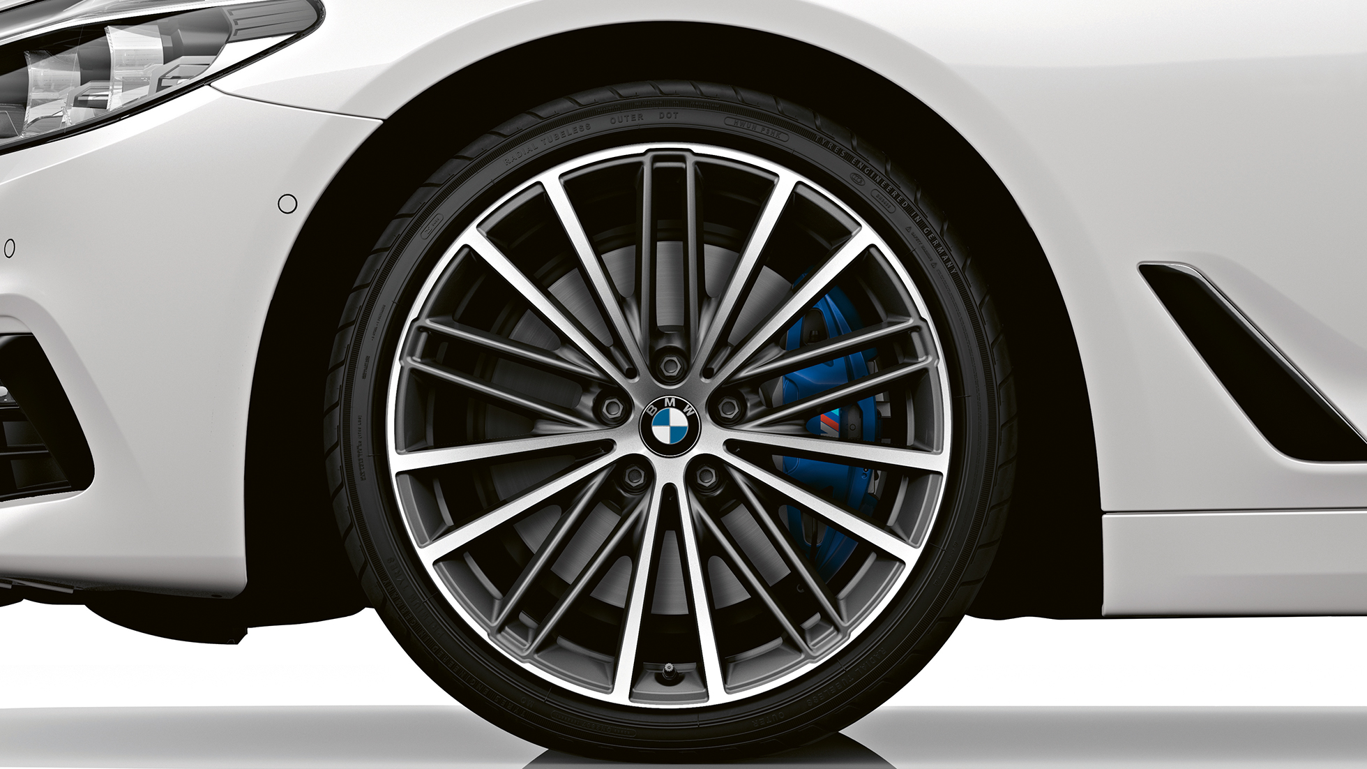 Línea Sport, llantas BMW Serie 5 Línea Sport BMW Serie 5 BMW 540i Berlina G30 Alpinweiss metalizado, llantas