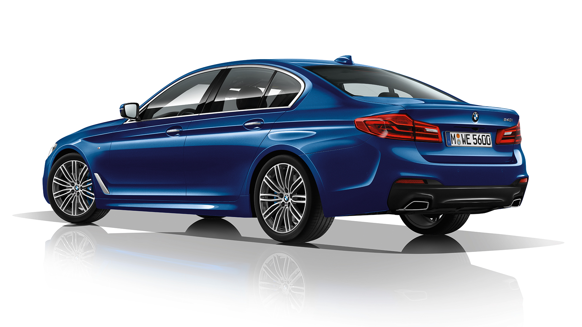 Paquete deportivo M, vista de tres cuartos de la zaga BMW Serie 5 BMW 540i Berlina Paquete deportivo M BMW Serie 5 BMW 540i Berlina G30 Mediterranblau metalizado, vista de tres cuartos de la zaga