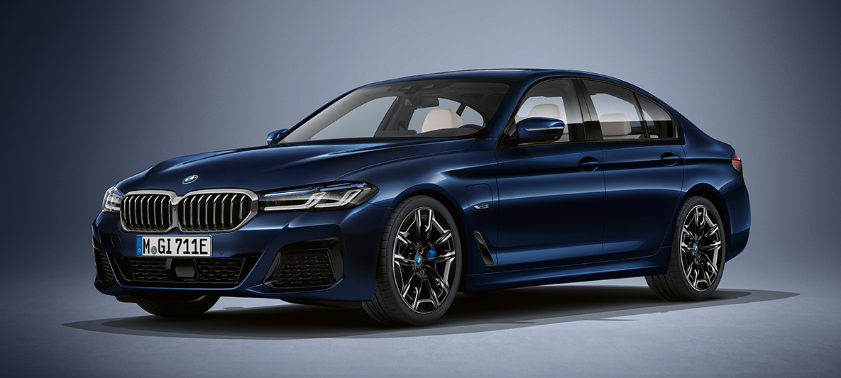 Pintura Individual BMW Serie 5 G30 BMW Serie 5 Berlina Individual G30 Renovación 2020 Tres cuartos del frontal parado