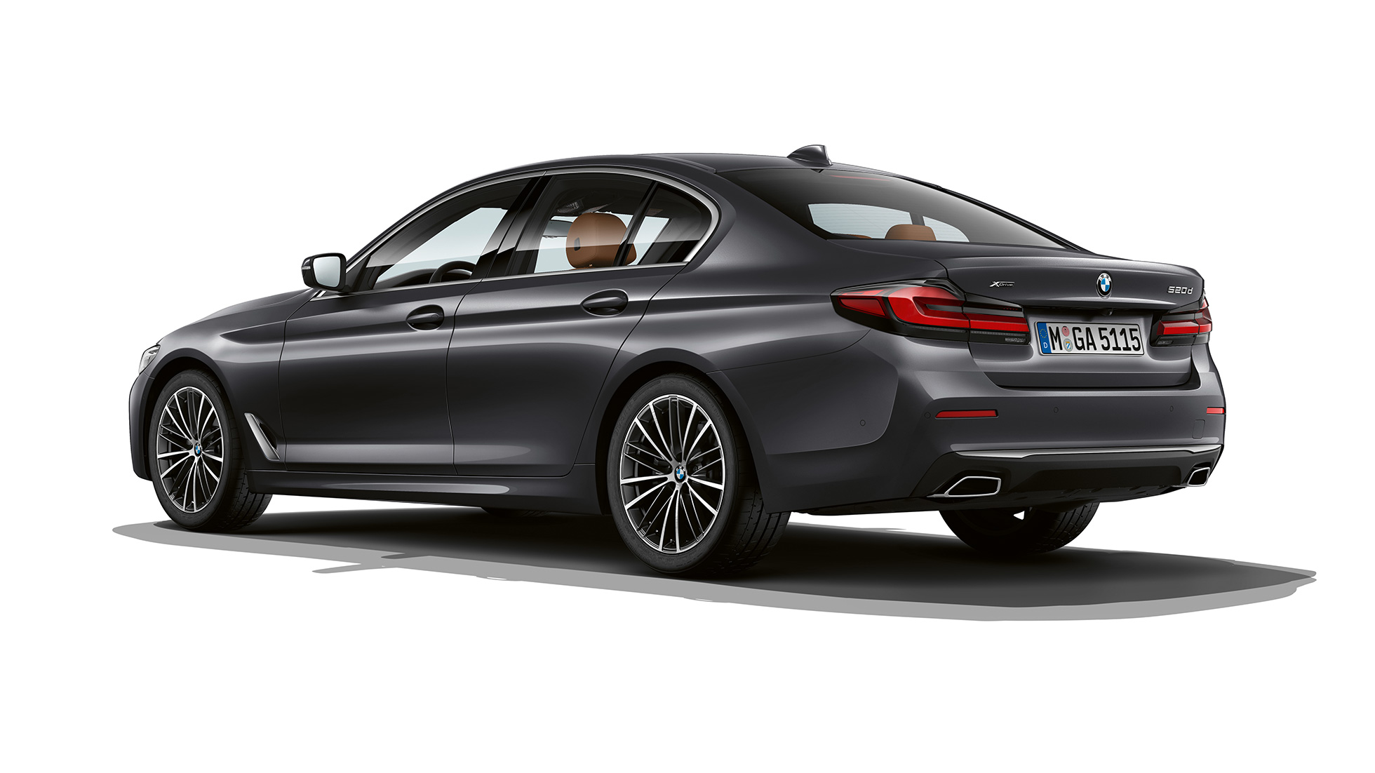 BMW Serie 5 G30 Equipamiento de serie Zaga BMW Serie 5 Berlina 540i G30 2020 Equipamiento de serie en Sophistograu Vista de tres cuartos de la zaga