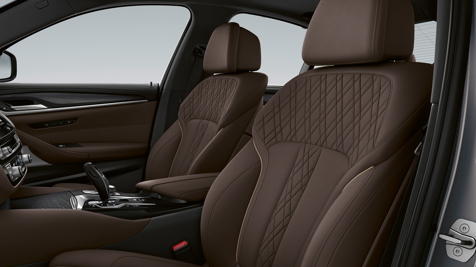 Tapicería BMW Serie 5 G30 Línea Luxury Tapicería en cuero exclusivo Nappa Mokka con costura exclusiva y ribete de contraste BMW Serie 5 Berlina 520d xDrive G30 2020 Línea Luxury Interior