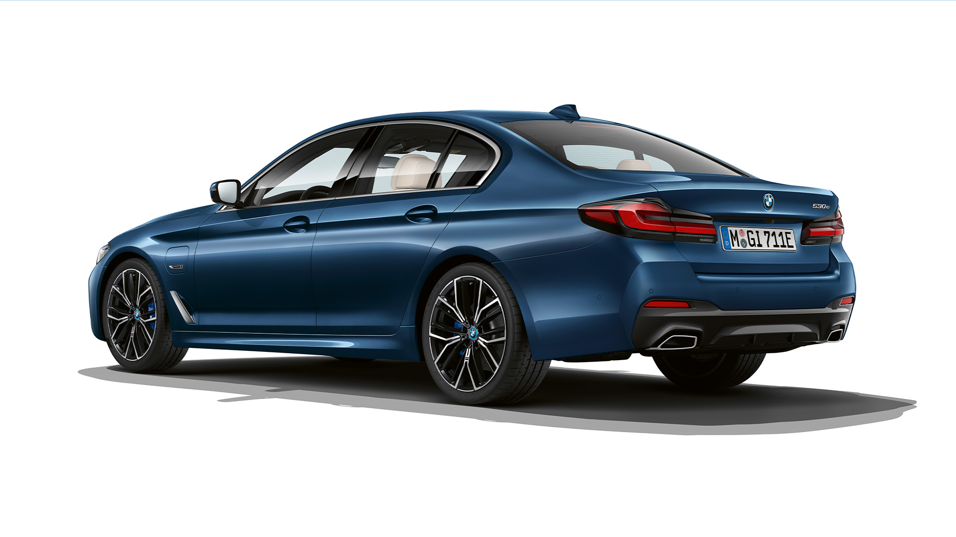 BMW Serie 5 G30 Híbrido Enchufable Paquete deportivo M Zaga BMW Serie 5 Berlina 520d xDrive G30 2020 M Paquete deportivo M en Alpinweiss Vista de tres cuartos de la zaga
