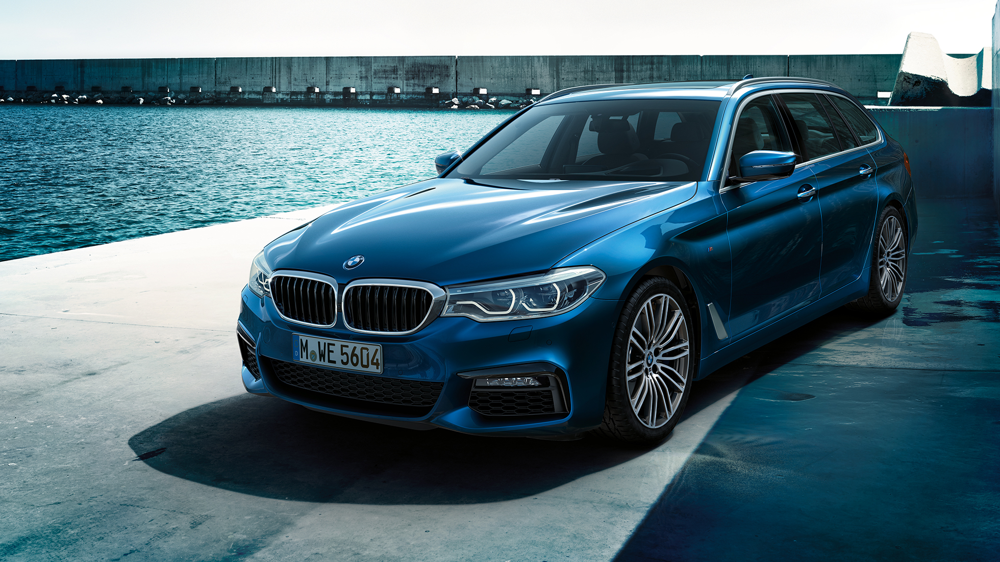 Diseño BMW Serie 5 Touring BMW Serie 5 Touring BMW 530d xDrive Touring G31 Mediterranblau metalizado, vista de tres cuartos del frontal