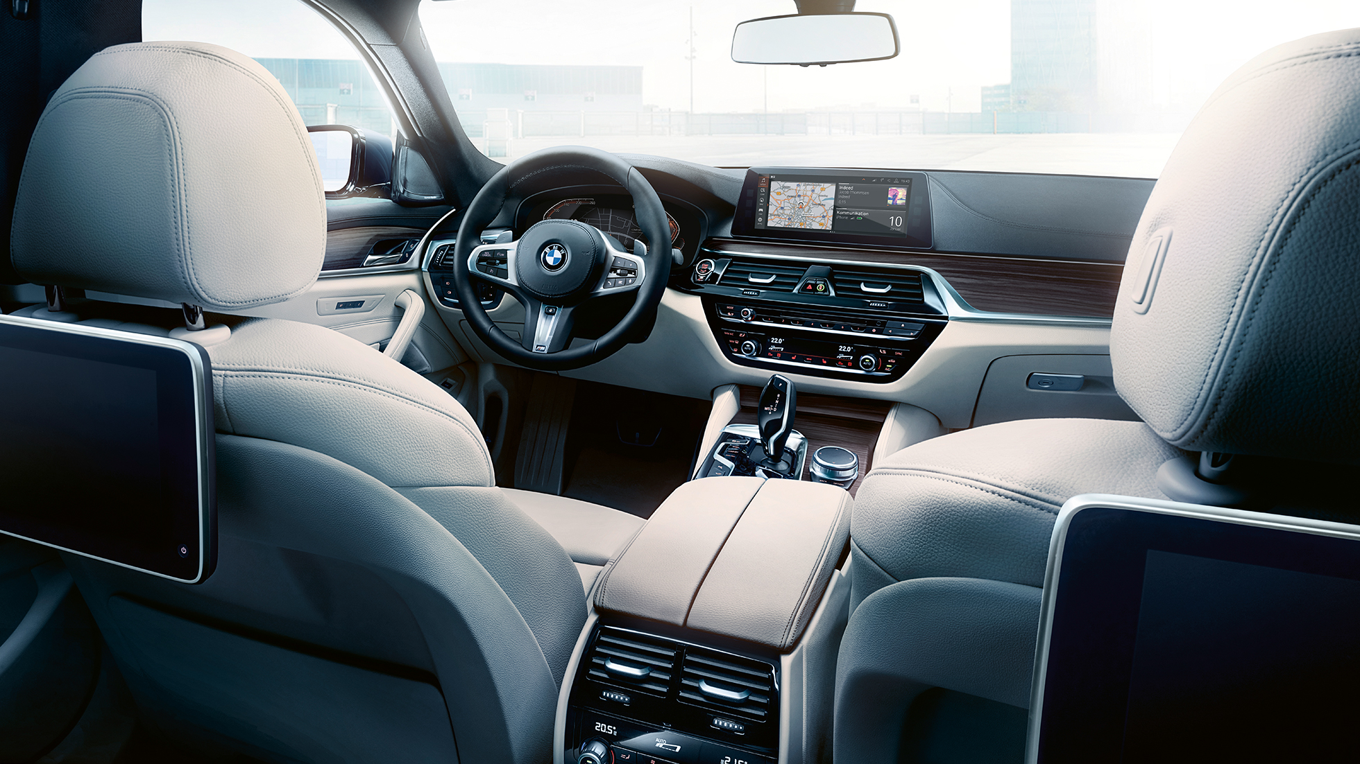 Diseño del puesto de conducción BMW Serie 5 Touring Puesto de conducción BMW Serie 5 Touring BMW 530d xDrive Touring G31 Mediterranblau metalizado del coche ranchera