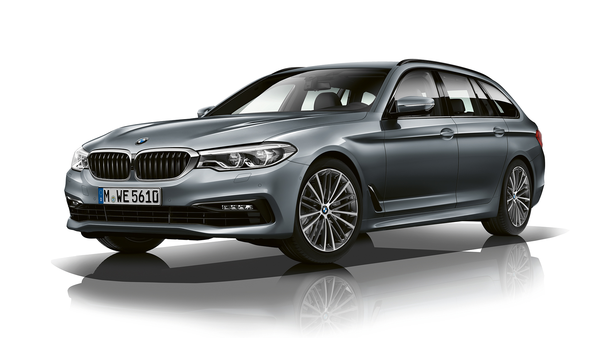 Línea Sport vista de tres cuartos del frontal BMW Serie 5 Touring Línea Sport BMW Serie 5 Touring G31 Bluestone metalizado, vista de tres cuartos del frontal del coche familiar