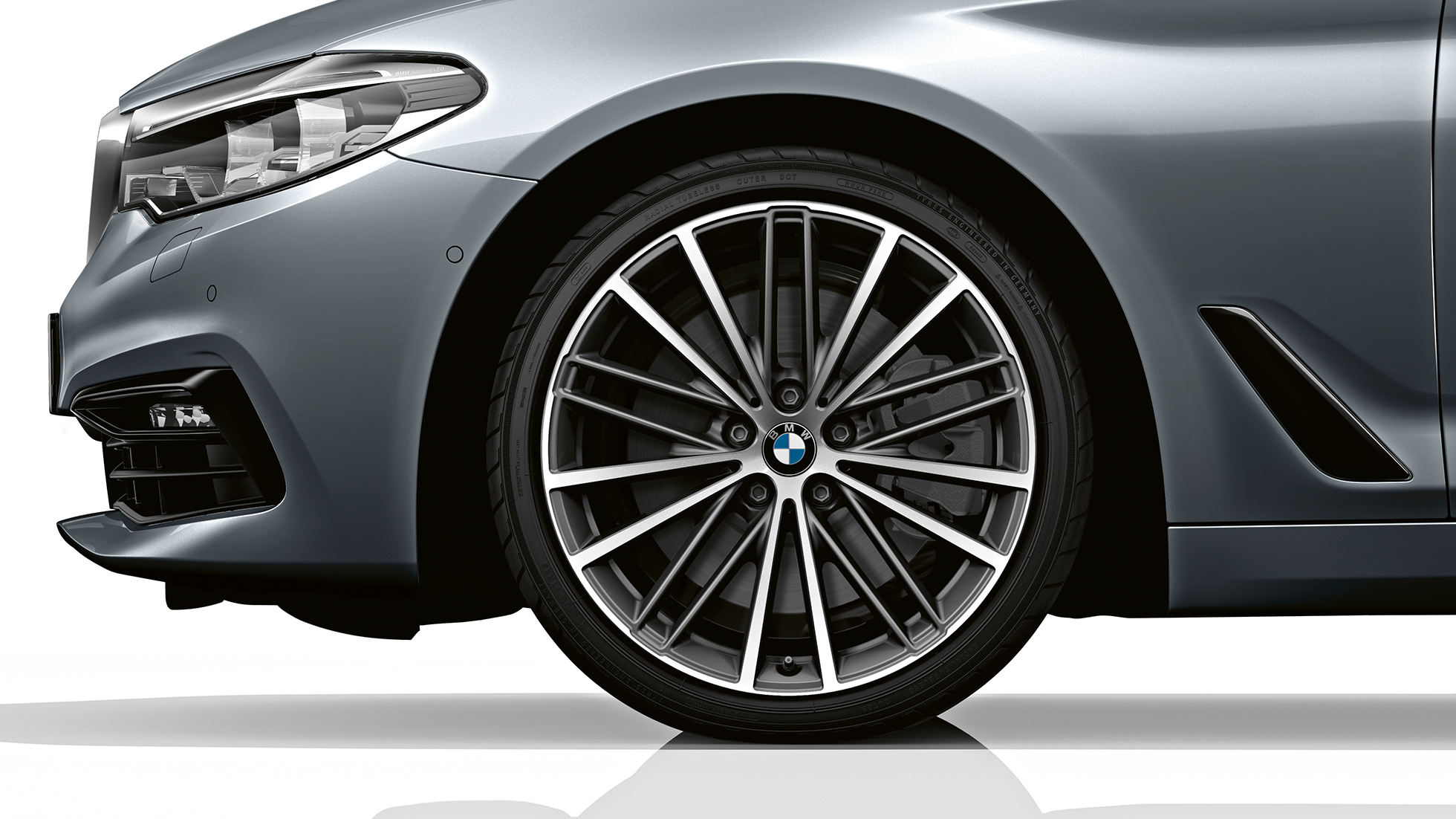 Línea Sport llantas BMW Serie 5 Touring Línea Sport BMW Serie 5 Touring G31 en color Bluestone metalizado, llantas