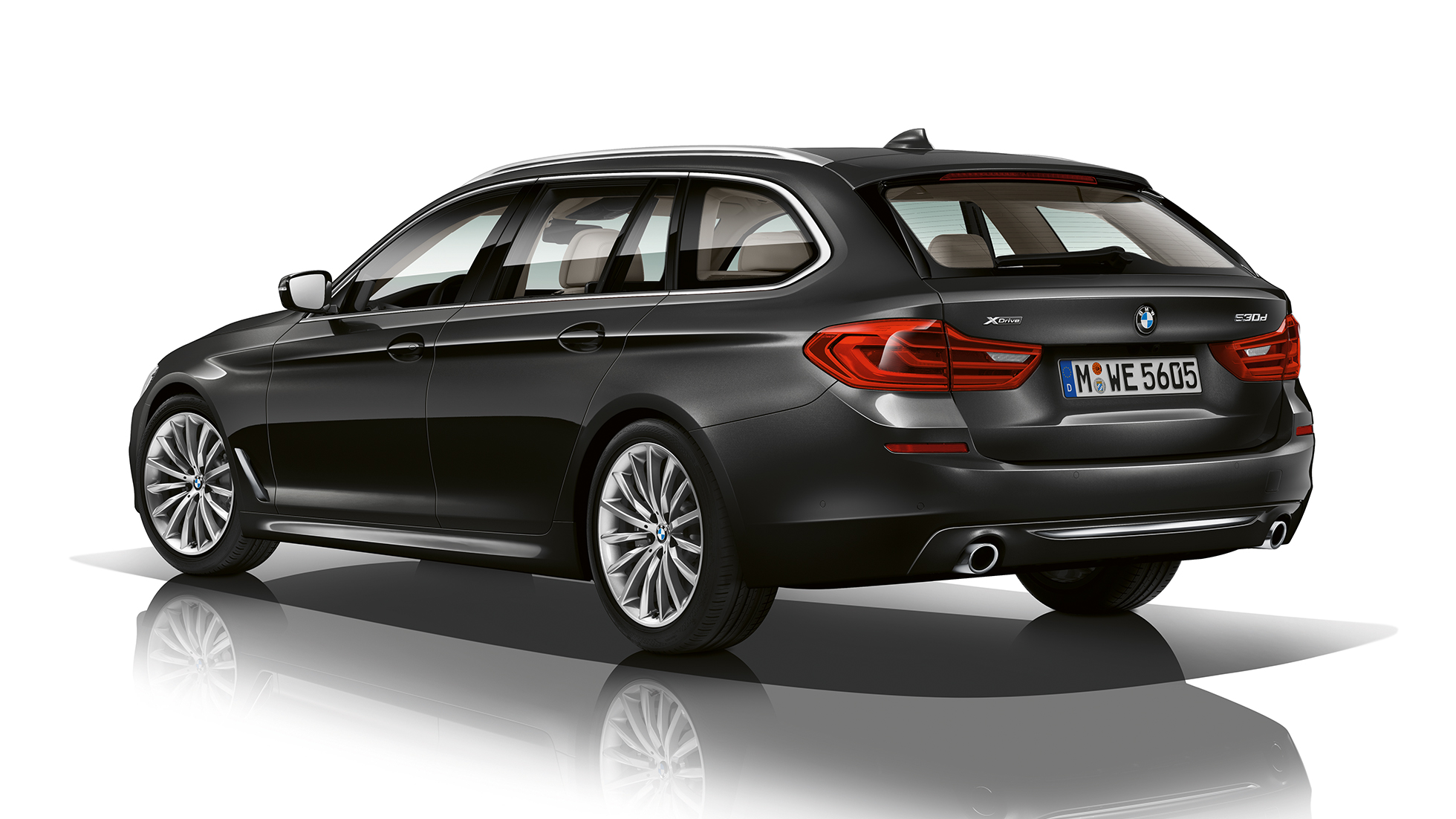 Línea Luxury, vista de tres cuartos de la zaga BMW Serie 5 Touring Línea Luxury BMW Serie 5 Touring G31 Sophistograu efecto brillante metalizado, vista de tres cuartos de la zaga