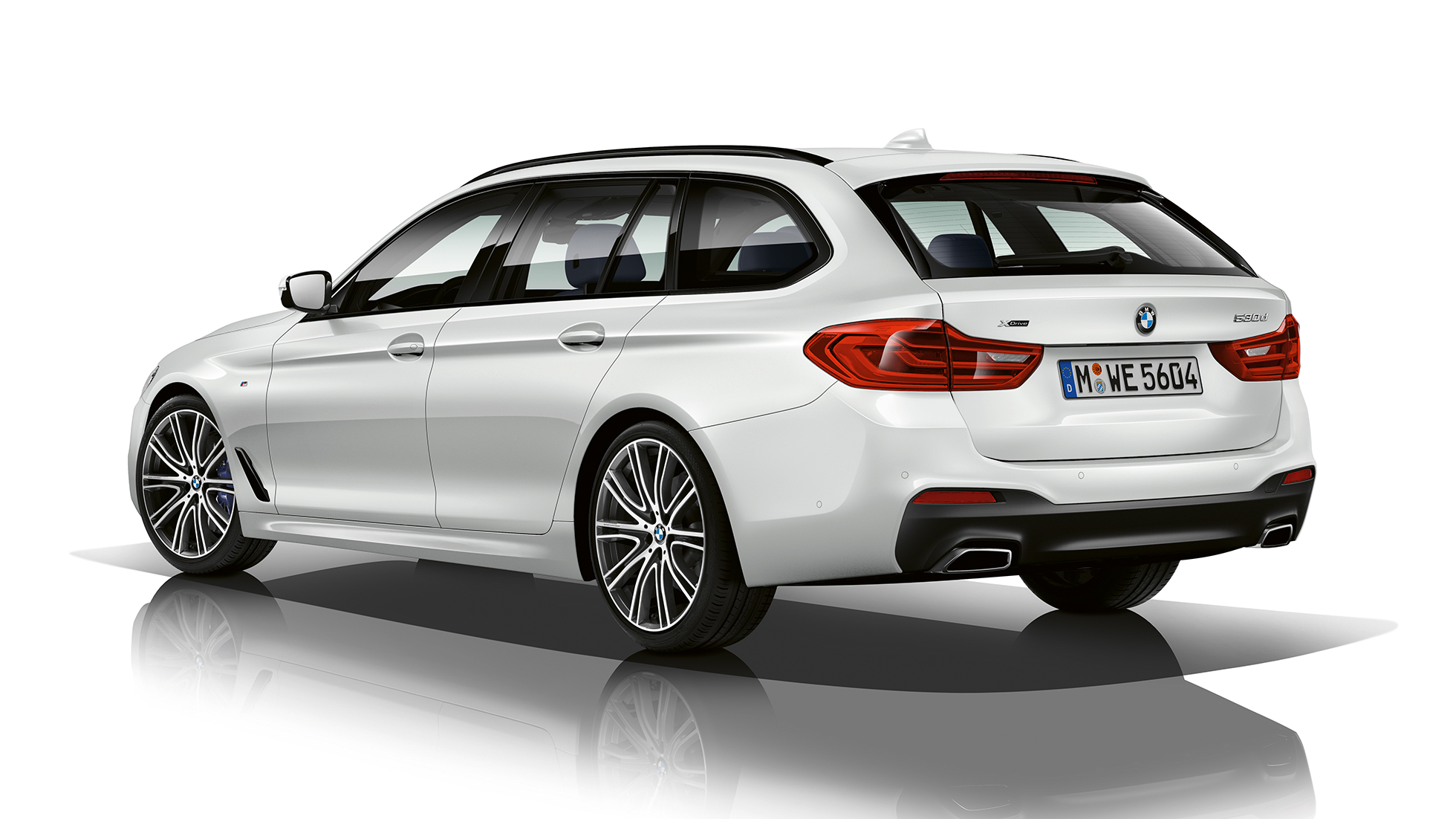 Paquete deportivo M vista de tres cuartos de la zaga BMW Serie 5 Touring Paquete deportivo M BMW 530d xDrive Touring G31 Alpinweiss, vista de tres cuartos de la zaga