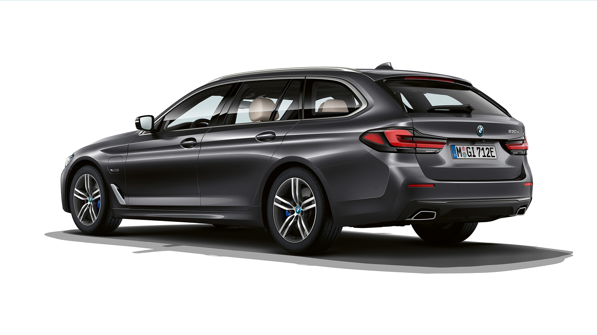 BMW Serie 5 Touring G31 Equipamiento de serie Zaga BMW Serie 5 Touring 530i G31 2020 Equipamiento de serie en Sophistograu Vista de tres cuartos de la zaga