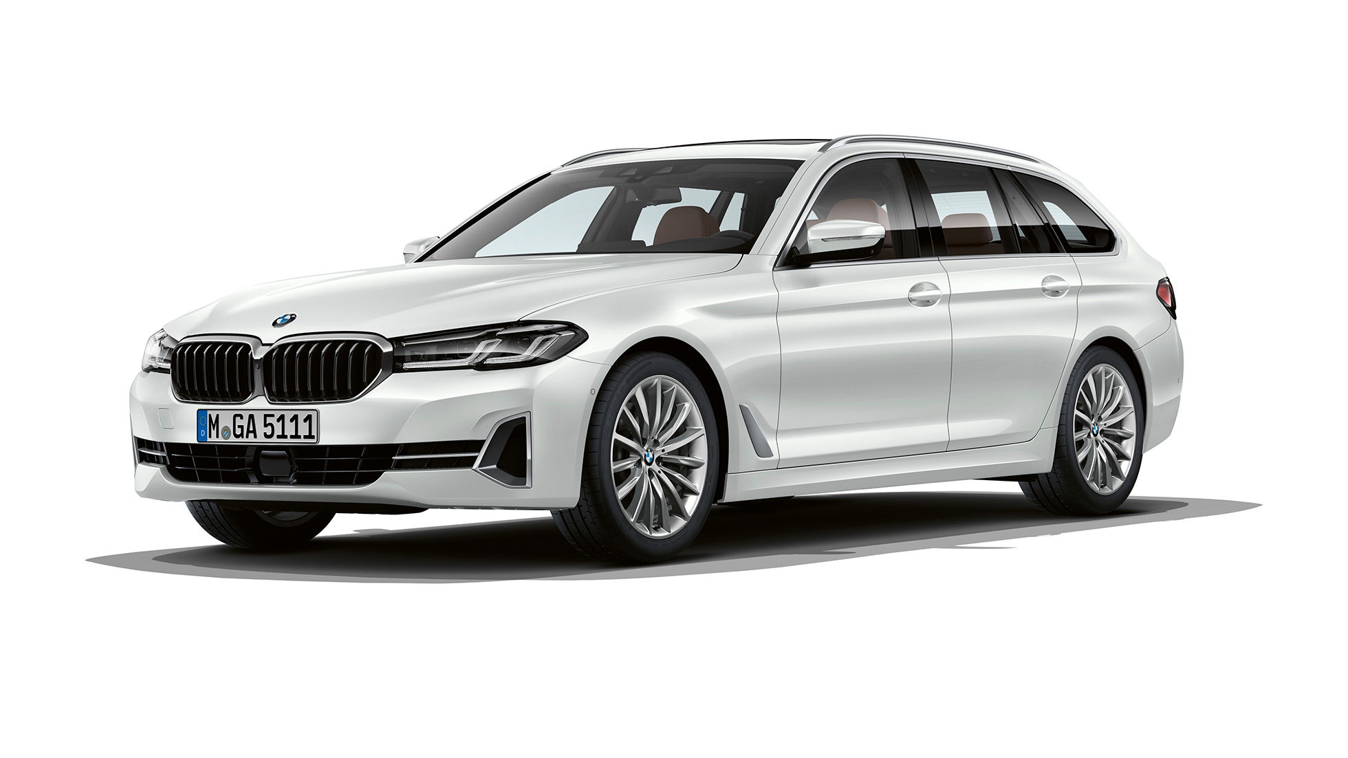 BMW Serie 5 Touring G31 Línea Luxury Frontal BMW Serie 5 Touring 530i G31 2020 Línea Luxury Mineralweiss Vista de tres cuartos del frontal