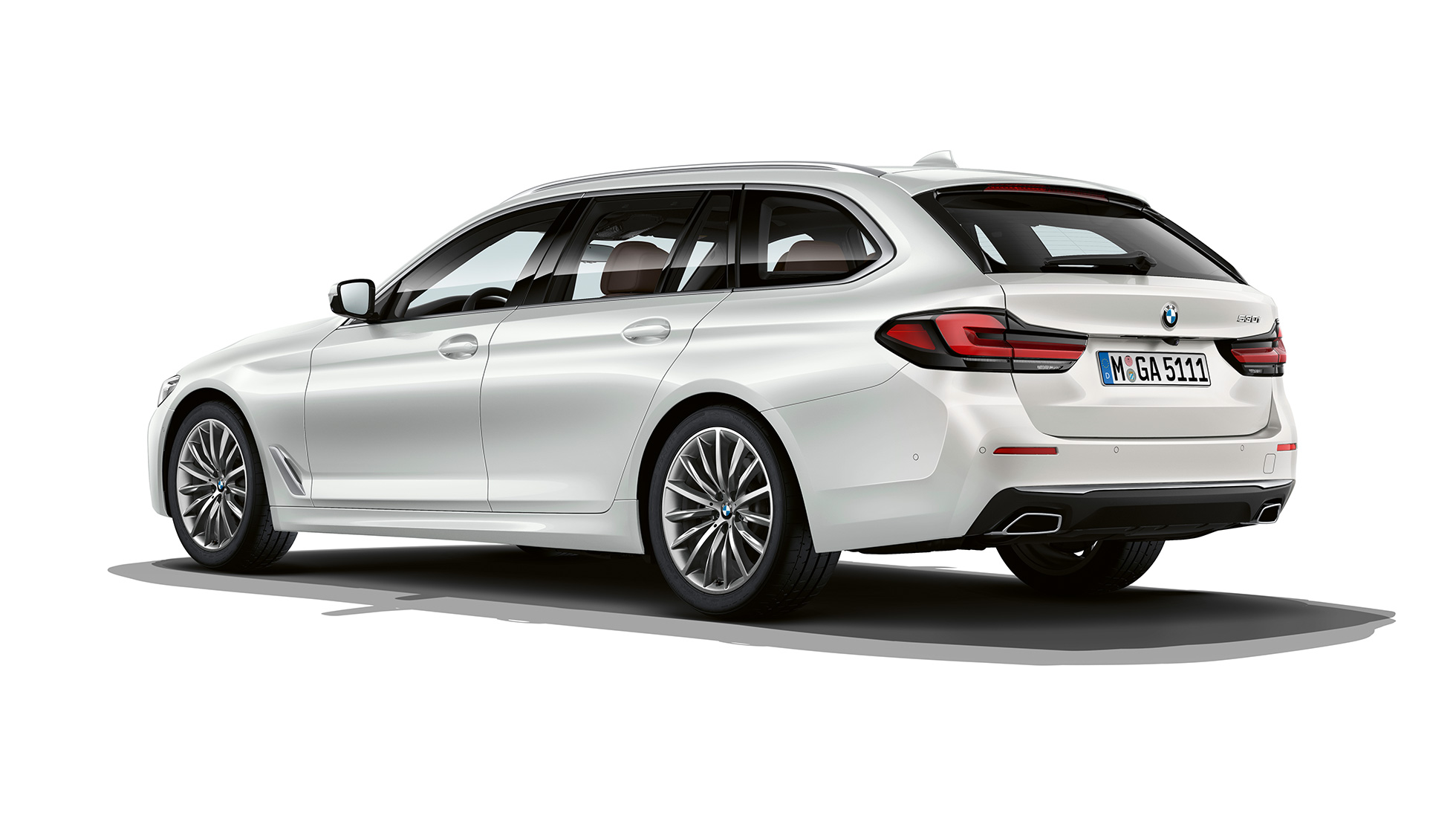 BMW Serie 5 Touring G31 Línea Luxury Zaga BMW Serie 5 Touring 530i G31 2020 Línea Luxury Mineralweiss Vista de tres cuartos de la zaga