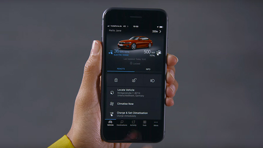 Smartphone con la App BMW Connected BMW Serie 5 Touring G31 Smartphone con la App BMW Connected en primer plano