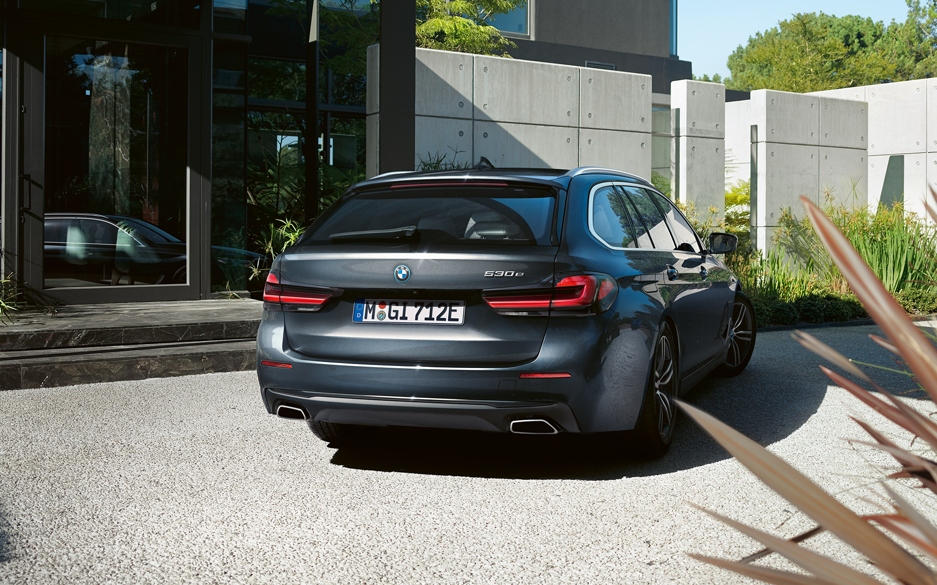 Faldón trasero y tubos de escape de forma libre BMW Serie 5 Touring G31 LCI Faldón trasero y tubos de escape de forma libre BMW Serie 5 Touring G31 Renovación 2020 Sophisto Grey, zaga