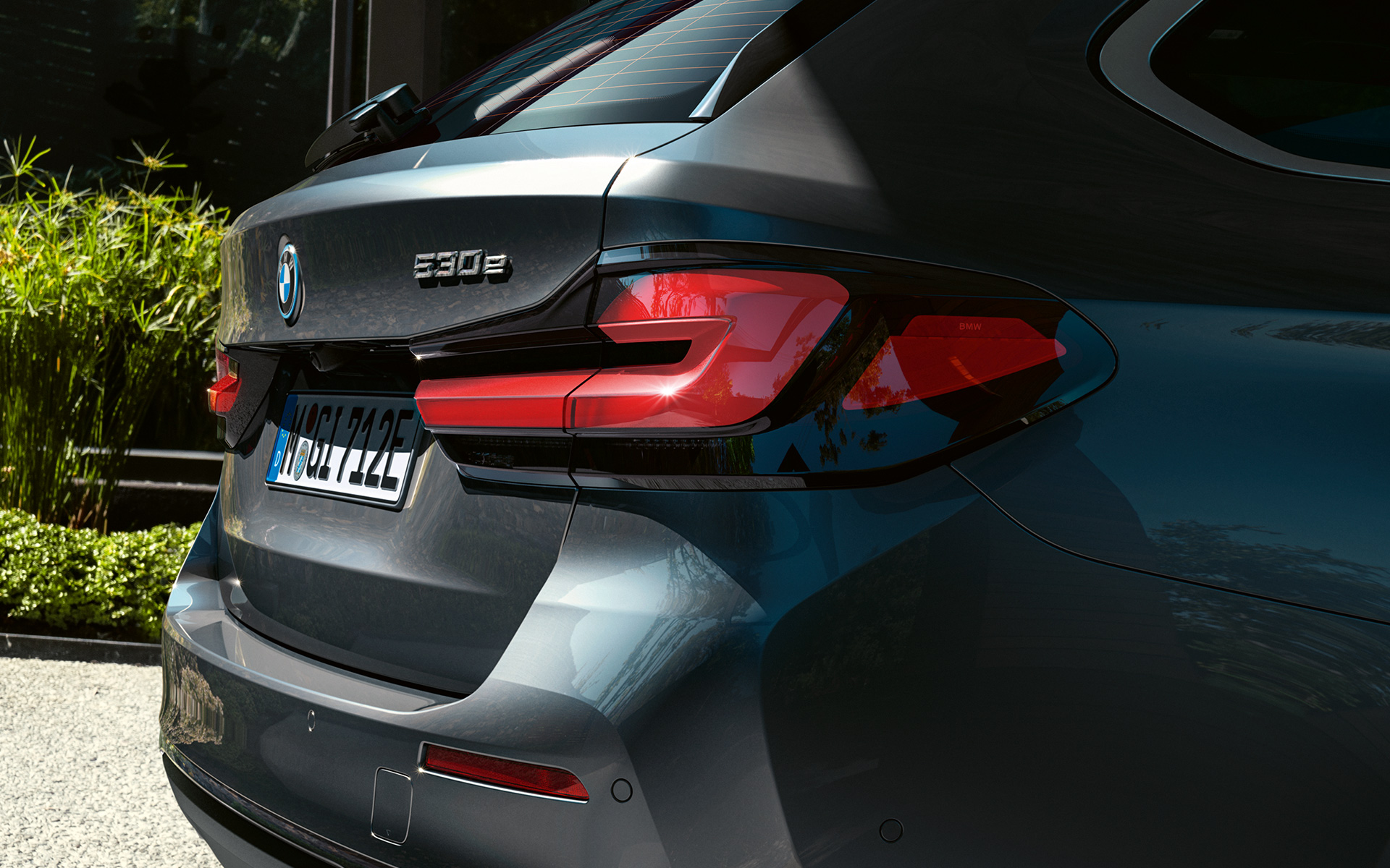 Luces traseras en forma 3D BMW Serie 5 Touring G31 LCI Luces traseras en forma 3D BMW Serie 5 Touring G31 Renovación 2020 Sophisto Grey, primer plano, zaga