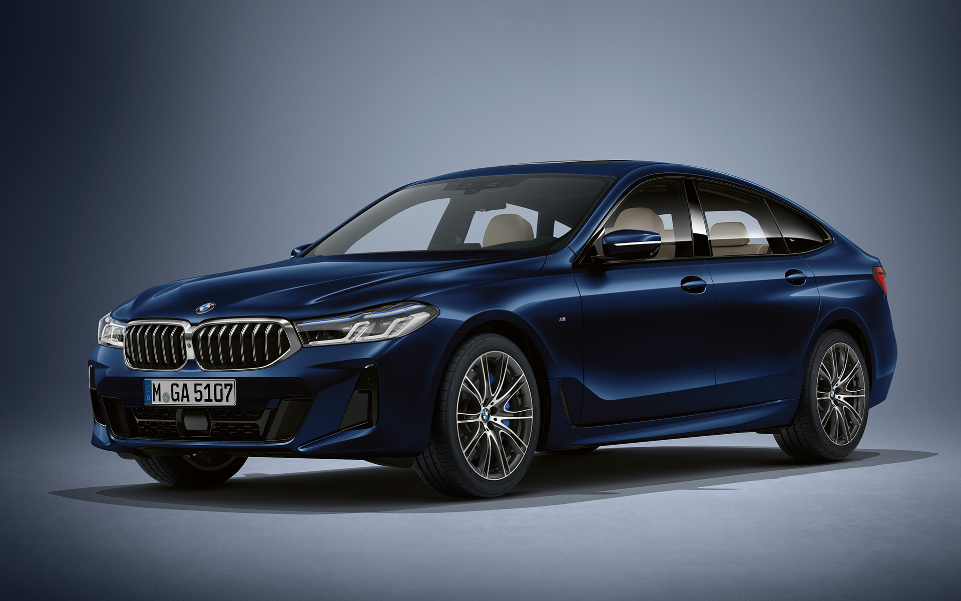 Pintura BMW Individual Tanzanite Blue metalizada BMW Serie 6 Gran Turismo G32 2020 Pintura BMW Individual Tanzanite Blue metalizada BMW Serie 6 Gran Turismo G32 2020 tres cuartos del frontal, parado