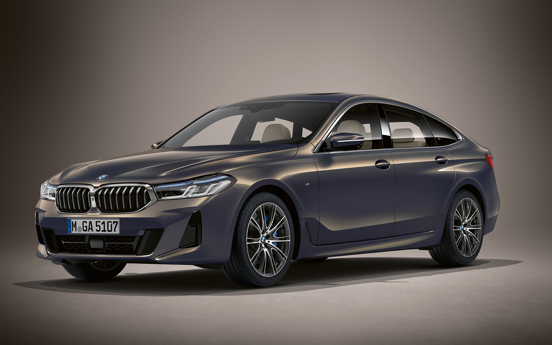 Pintura BMW Individual Alvite Grey metalizada BMW Serie 6 Gran Turismo G32 2020 Pintura BMW Individual Alvite Grey metalizada BMW Serie 6 Gran Turismo G32 2020 tres cuartos del frontal, parado