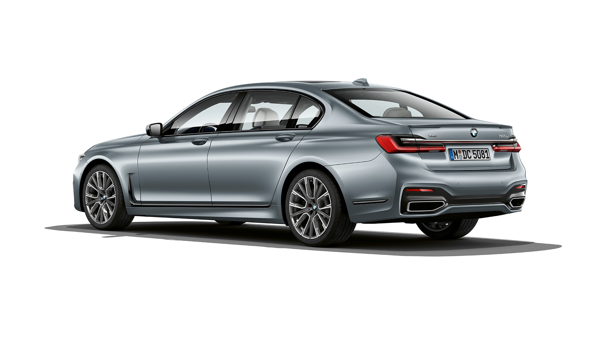 BMW Serie 7 con Paquete deportivo M en vista de tres cuartos de la zaga BMW Serie 7 gris con Paquete deportivo M en vista de tres cuartos de la zaga