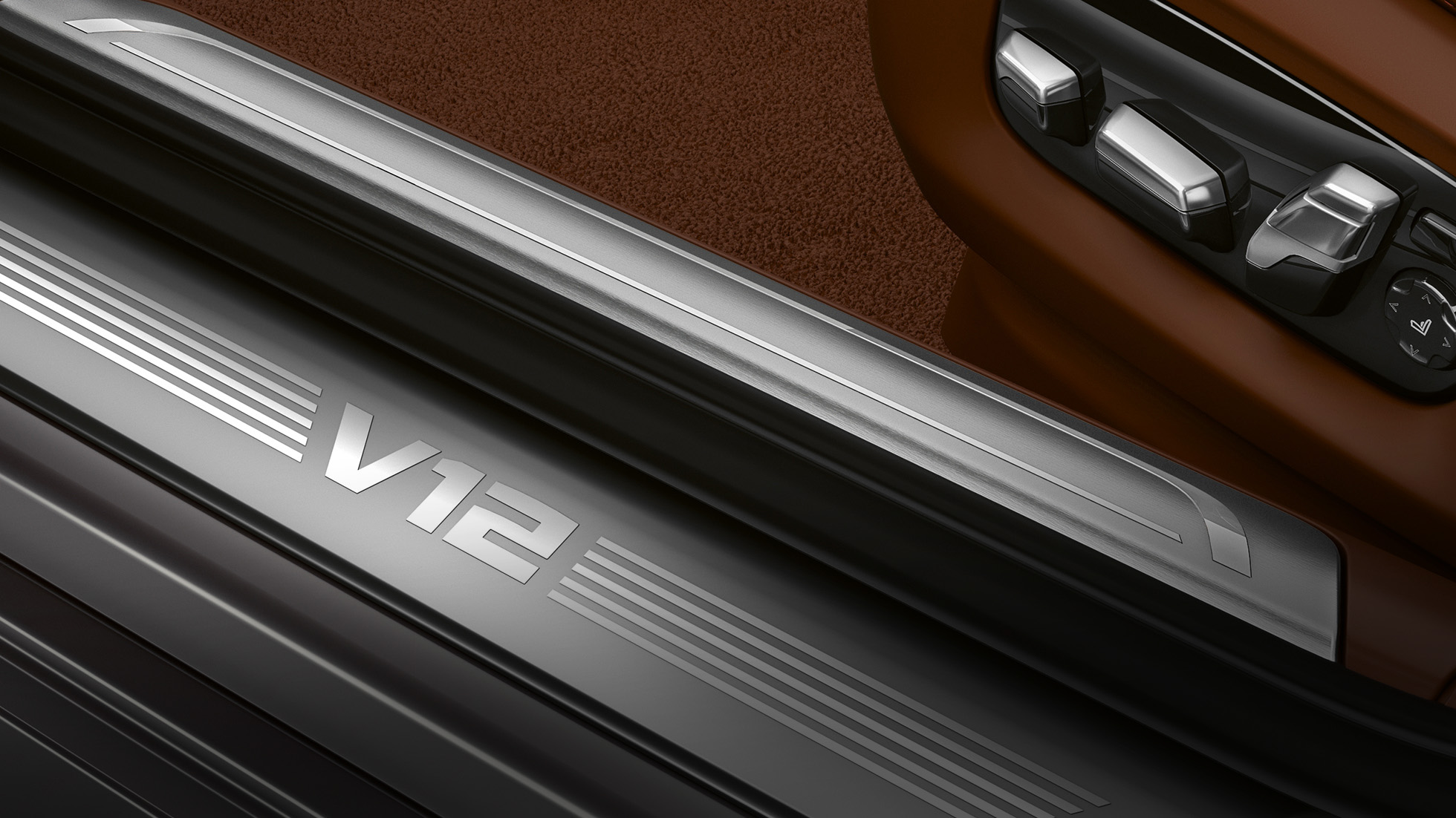 Motor BMW V12 BMW M760Li xDrive: primer plano del motor V12