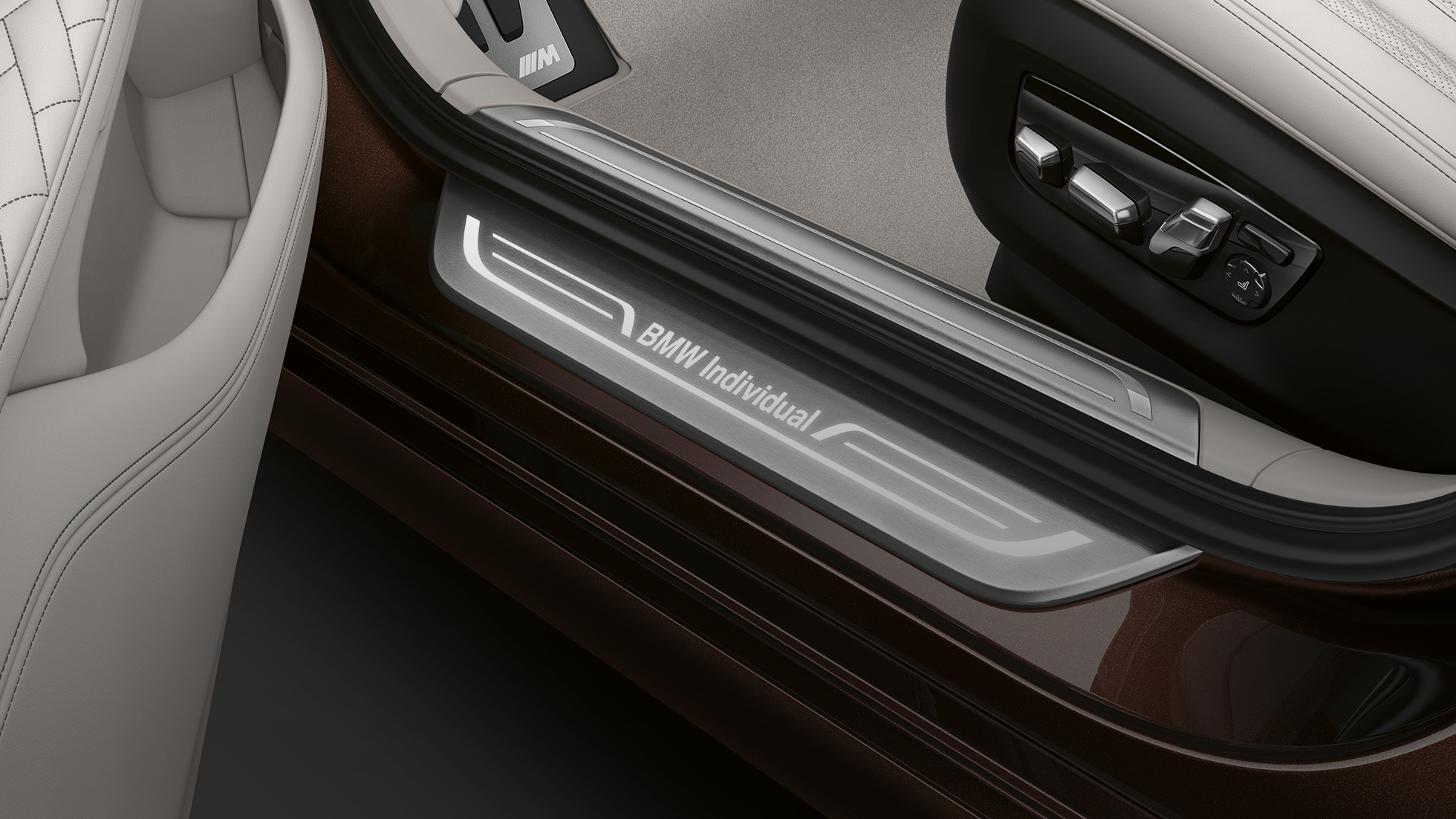Moldura de entrada del BMW Individual Serie 7 BMW Serie 7: moldura de entrada con anagrama “BMW Individual”