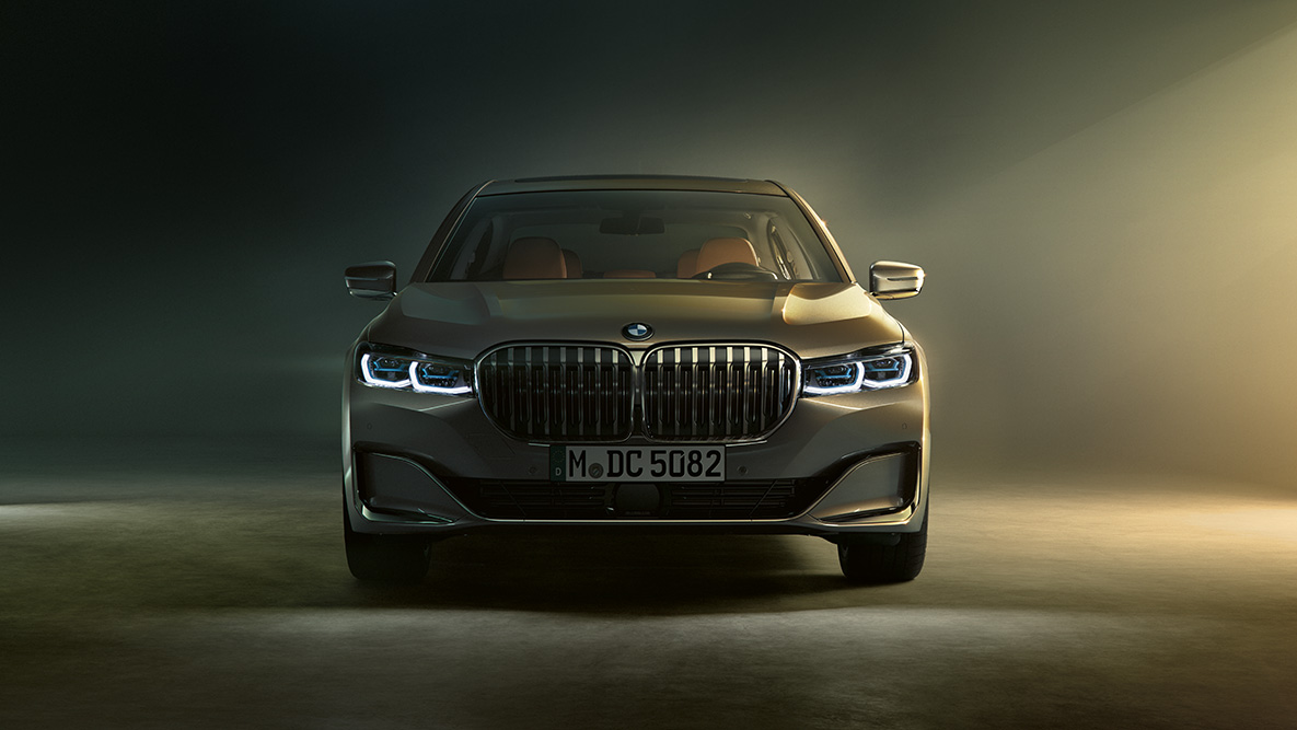 BMW Serie 7, vista del frontal BMW Serie 7: vista del frontal con luz atenuada