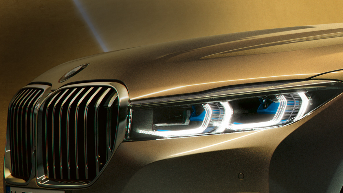 BMW Serie 7 Luz láser BMW Serie 7: primer plano de la luz láser con haces en tono blanco azulado