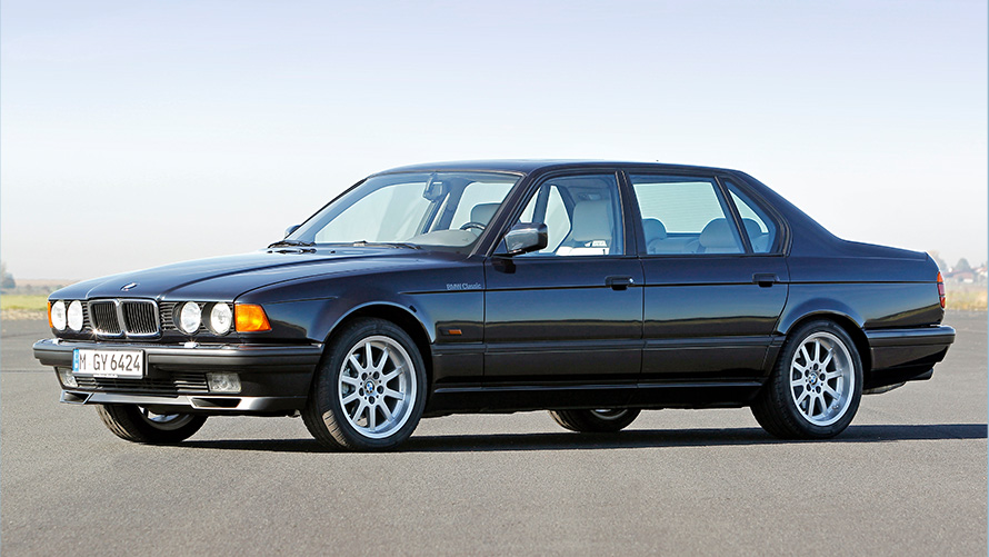 BMW Serie 7 (E23), vista de 7/8 del lateral, parado BMW Serie 7 (E23), vista de 7/8 del lateral, parado