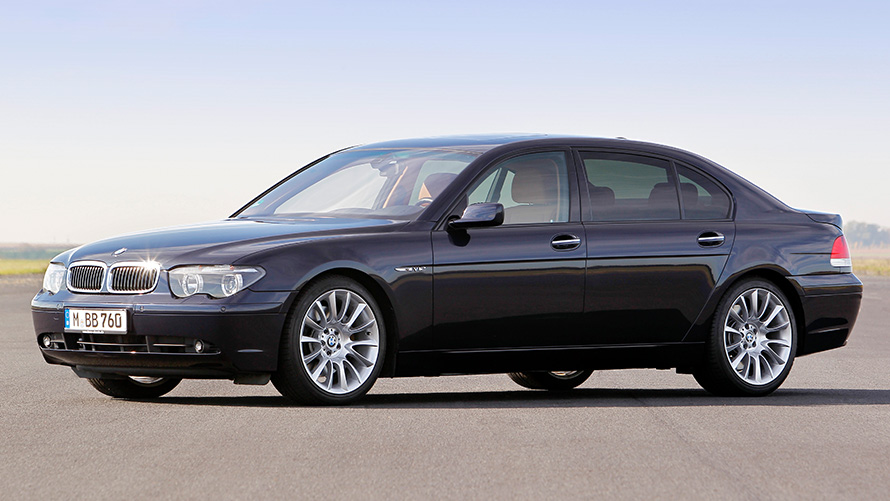 BMW Serie 7 (E66), vista de 7/8 del lateral, parado BMW Serie 7 (E66), vista de 7/8 del lateral, parado