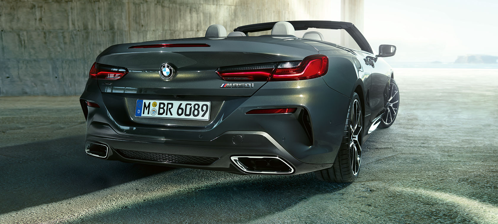 BMW M850i xDrive Dravitgrau metalizado, vista de tres cuartos de la zaga. BMW M850i xDrive Dravitgrau metalizado, vista de tres cuartos de la zaga.