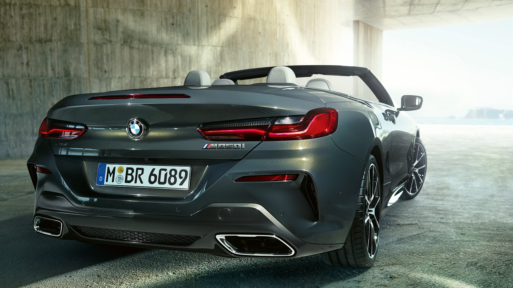 BMW M850i xDrive Dravitgrau metalizado, vista de tres cuartos de la parte posterior derecha. BMW M850i xDrive Dravitgrau metalizado, vista de tres cuartos de la parte posterior derecha.