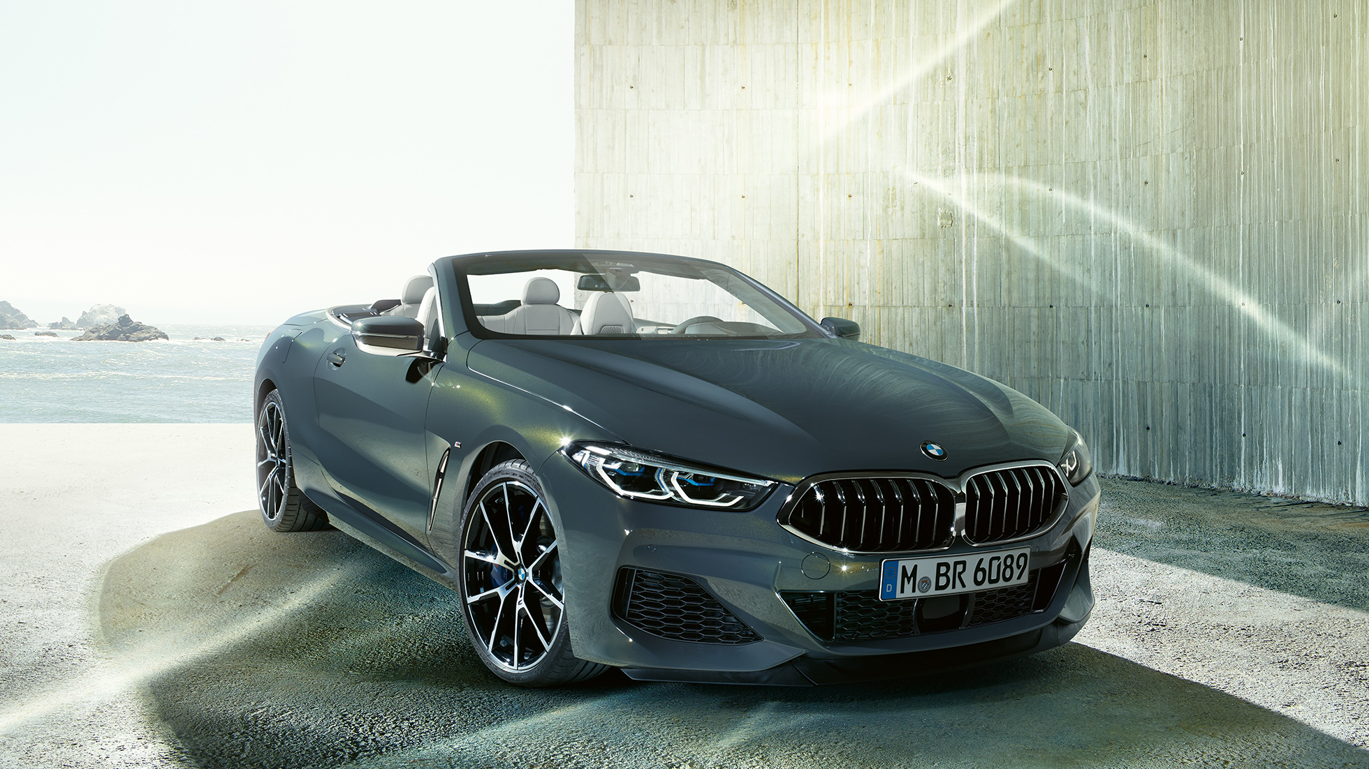 BMW M850i xDrive Dravitgrau metalizado, vista de tres cuartos de la parte delantera izquierda. BMW M850i xDrive Dravitgrau metalizado, vista de tres cuartos de la parte delantera izquierda.