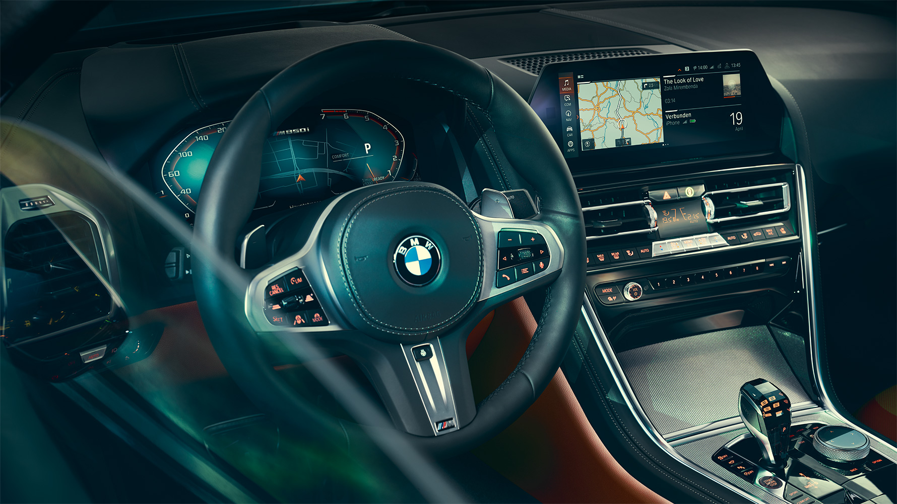 BMW Serie 8 Coupé, puesto de conducción Detalle del interior del nuevo BMW Serie 8 Coupé, enfocado en el volante.