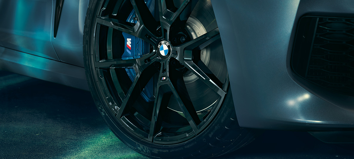 BMW M850i Coupé detalle de llanta Llantas de aleación ligera de 20 pulgadas del BMW M850i Coupé