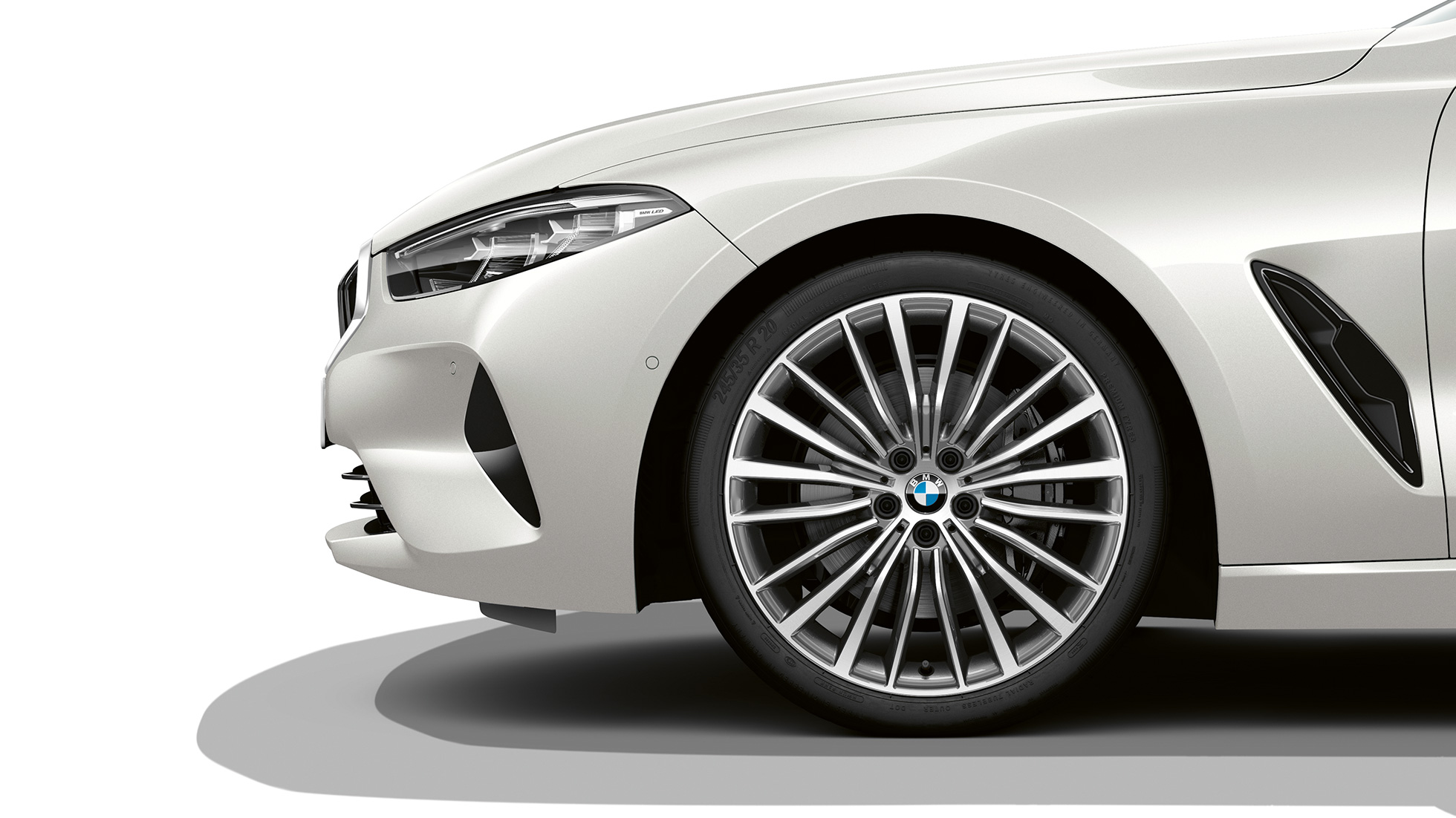 Llantas de aleación ligera de 19 pulgadas con radios múltiples estilo 731 en bicolor. BMW Serie 8 Coupé, llantas de aleación ligera de 19 pulgadas con radios múltiples estilo 731 en bicolor.