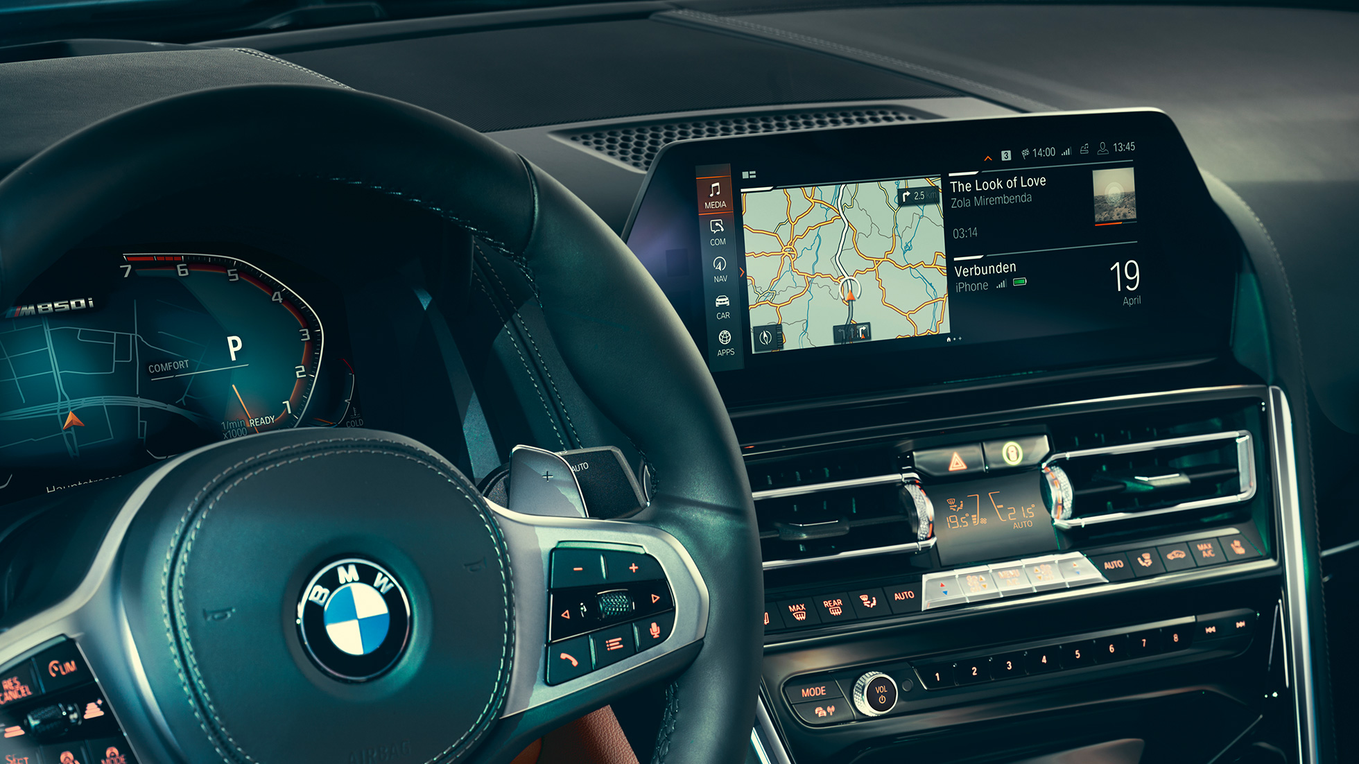 BMW Serie 8 Coupé, puesto de conducción. BMW Serie 8 Coupé, puesto de conducción, primer plano con volante y display de control.