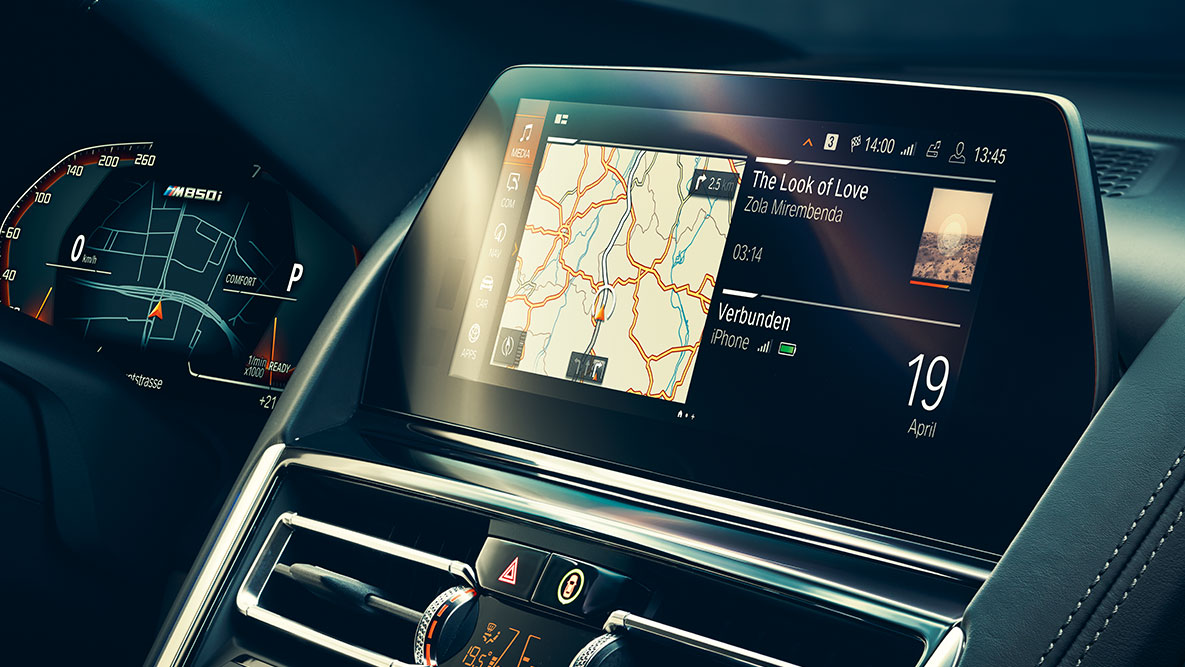 BMW Serie 8 Coupé, BMW Live Cockpit Professional. Interior del BMW Serie 8 Coupé con display de control y BMW Live Cockpit Professional.