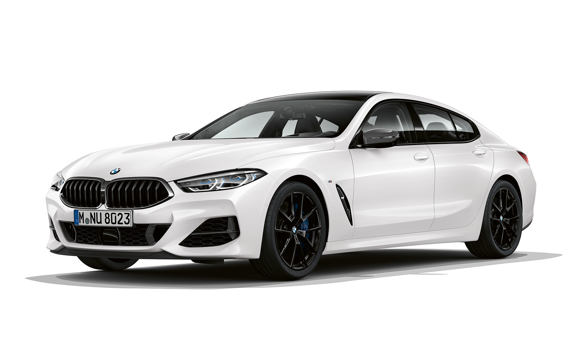 Imagen de tres cuartos del frontal Pure Contrast BMW Serie 8 Gran Coupé, imagen de tres cuartos del frontal Pure Contrast