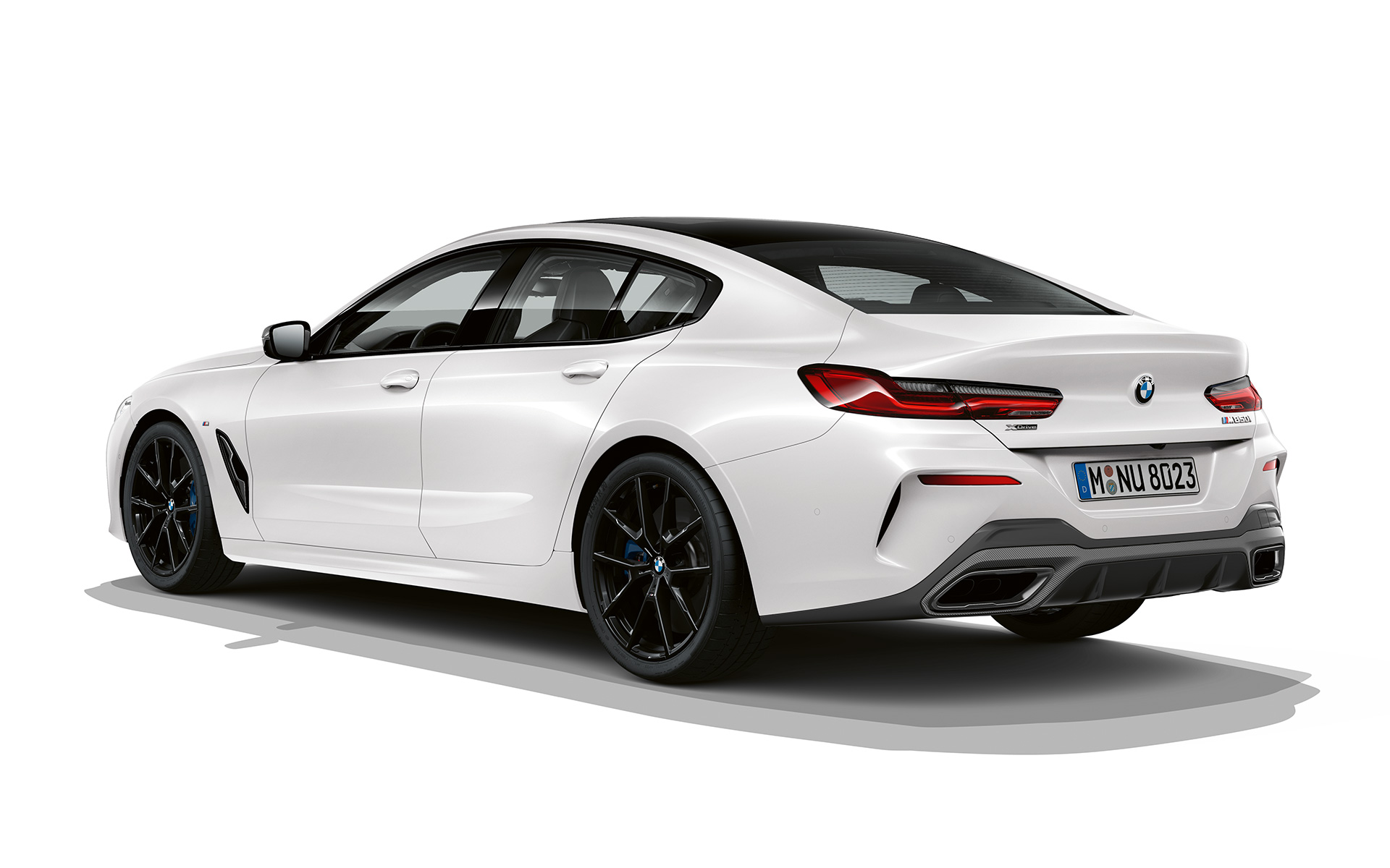 Imagen de tres cuartos de la zaga Pure Contrast BMW Serie 8 Gran Coupé, imagen de tres cuartos de la zaga Pure Contrast
