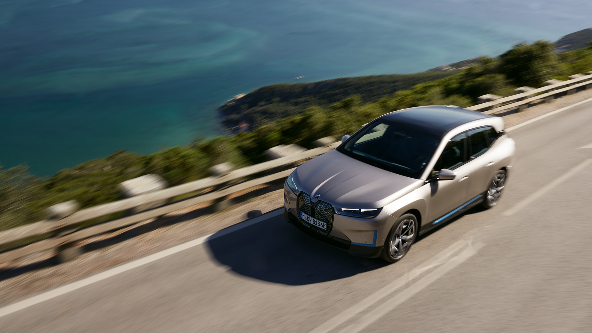 BMW iX diseño exterior Diseño exterior del BMW iX. Vista superior del techo del SAV eléctrico