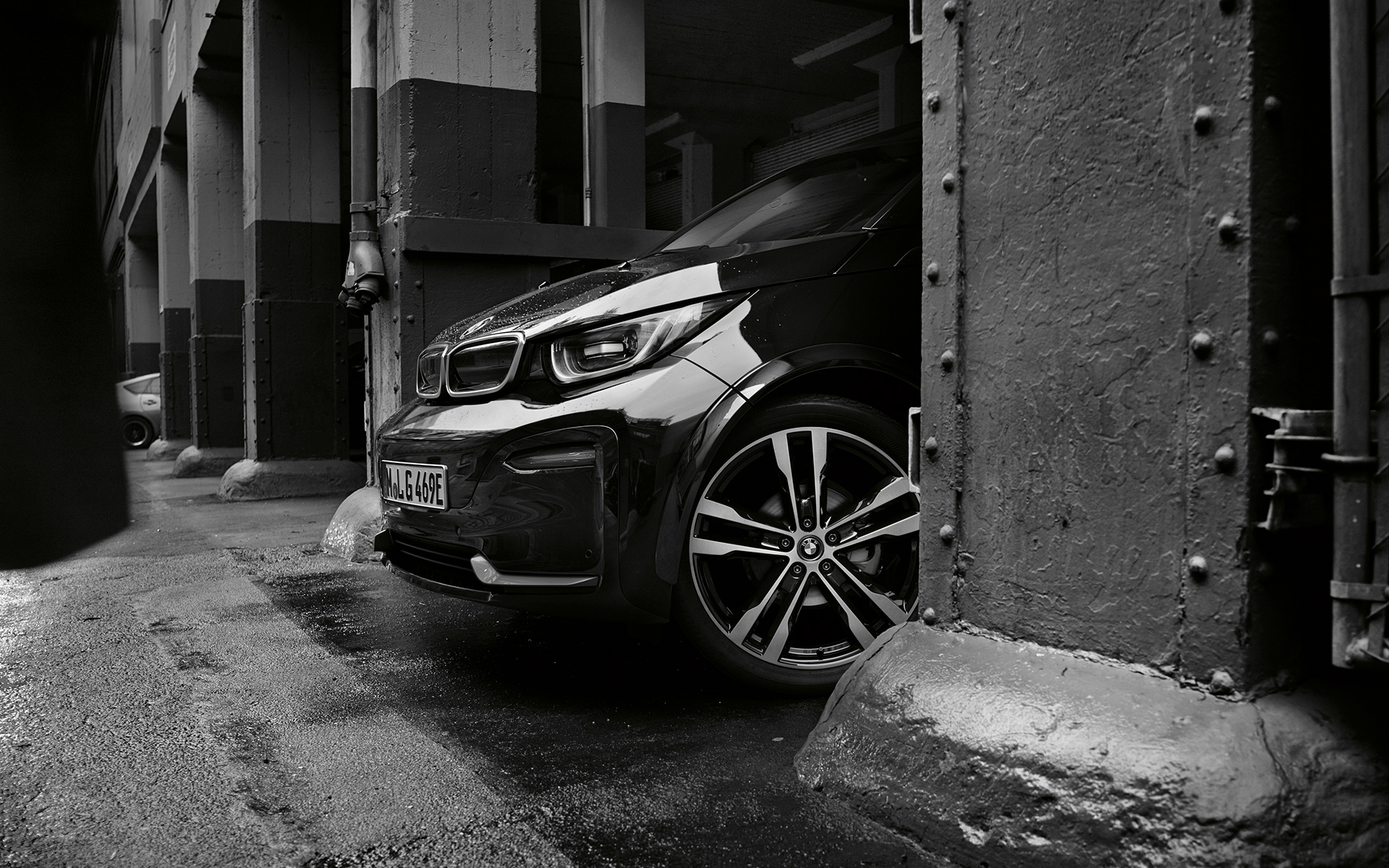 BMW i3s I01 2018 Fluid Black con detalles BMW i Blue, lateral del frontal