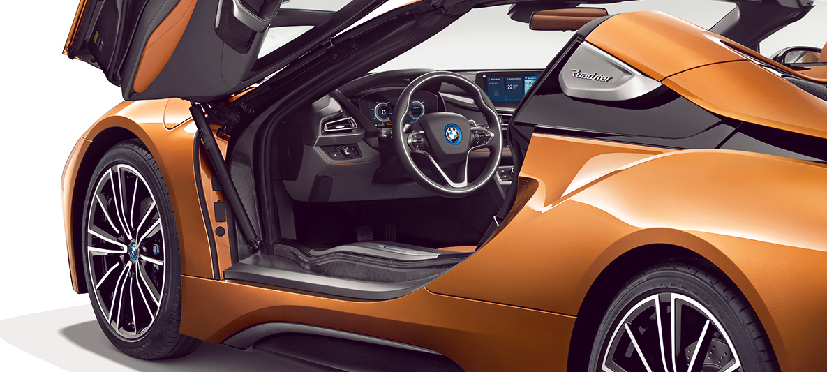 Puertas de gaviota abiertas del BMW i8 Roadster Puertas de gaviota abiertas del BMW i8 Roadster