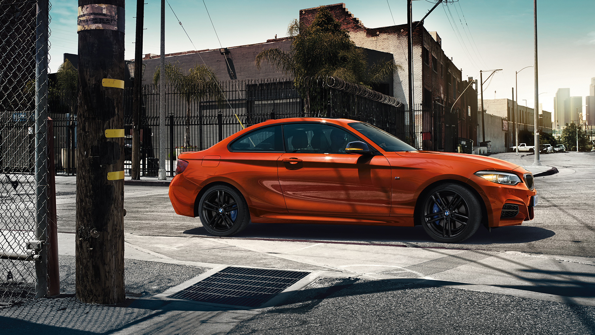 Diseño del vehículo BMW M240i Coupé Diseño del vehículo BMW M240i Coupé F22 2017 Sunset Orange metalizado, vista del lateral