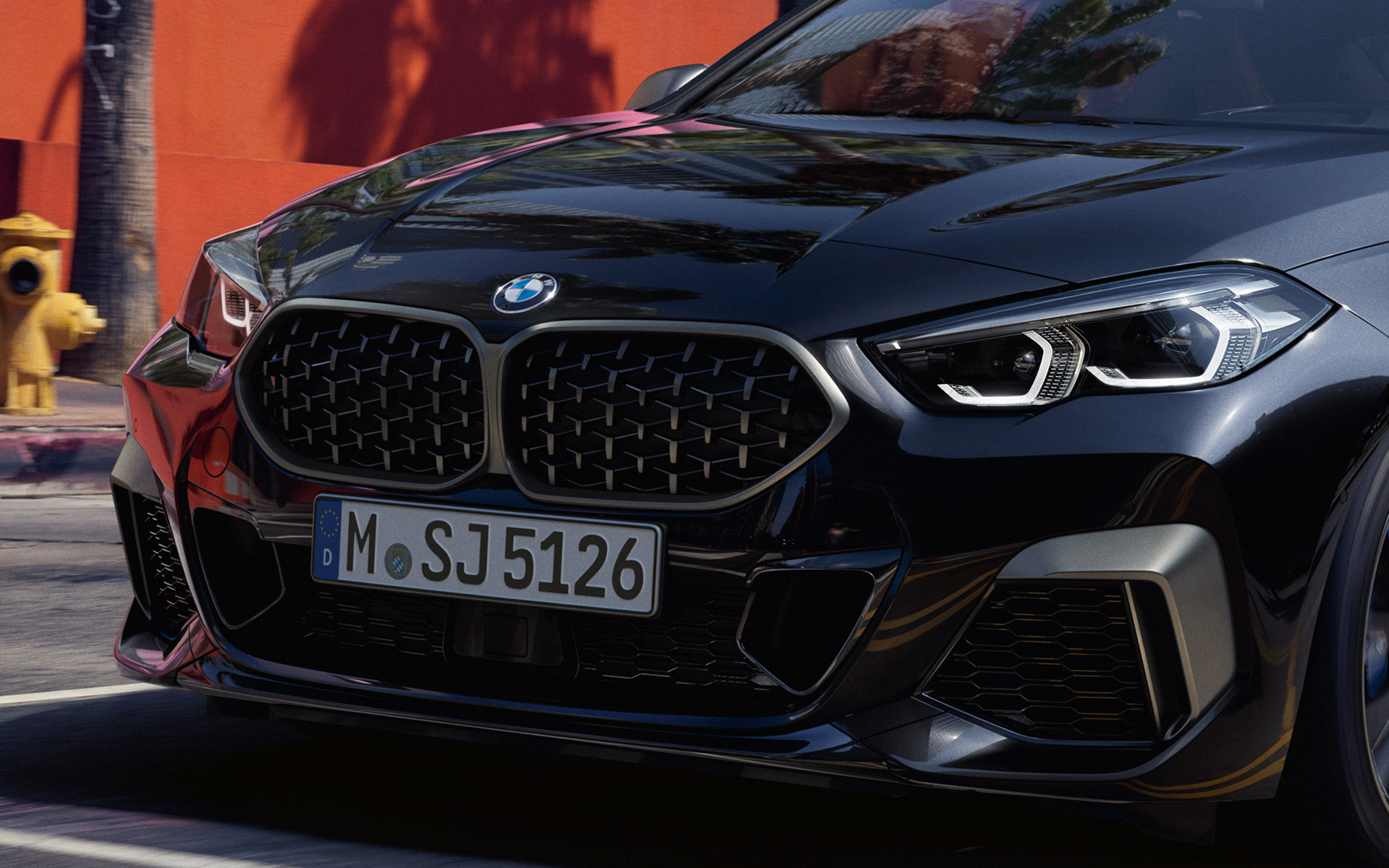 Diseño del frontal BMW M235i xDrive Gran Coupé F44 Diseño del frontal BMW M235i xDrive Gran Coupé F44 2020 Black Sapphire metalizado, vista de tres cuartos del frontal