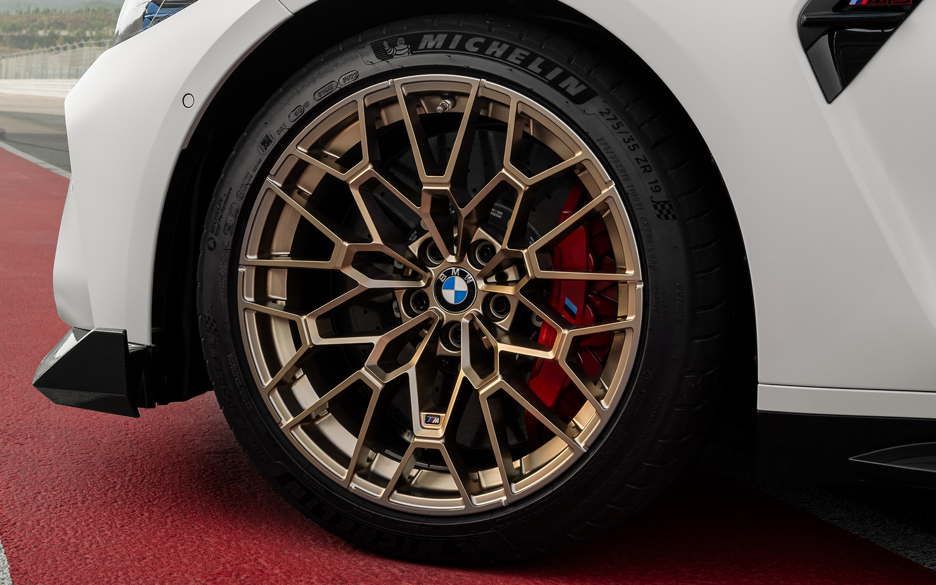 Frenos M de cerámica y carbono en rojo brillo BMW M3 CS G80 BMW M3 CS G80 Frenos M de cerámica y carbono en rojo brillo